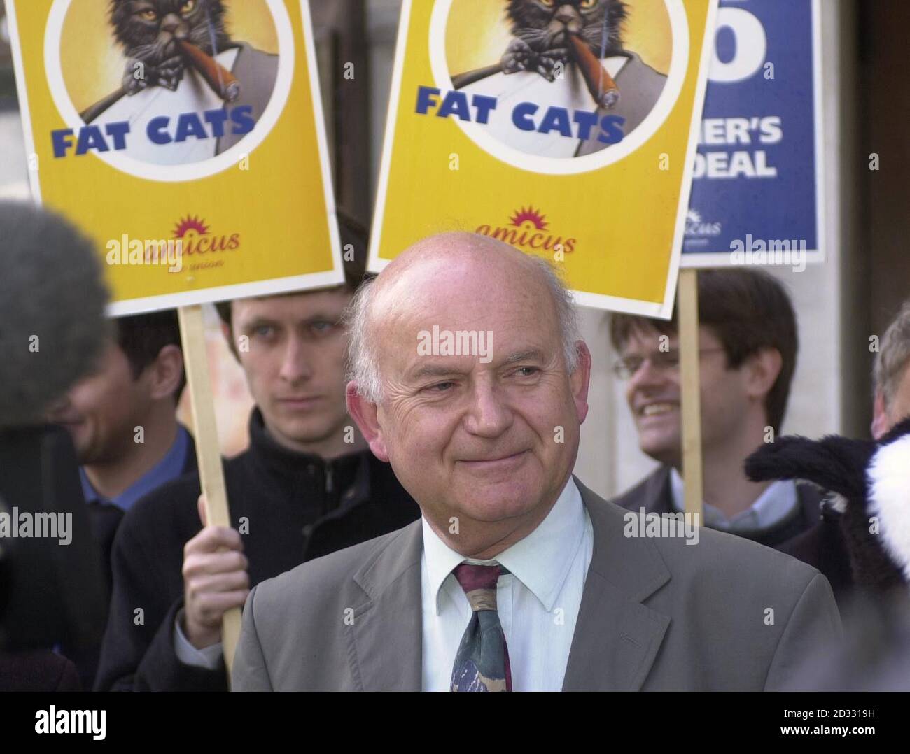 Amicus union General Secretary Roger Lyons arrives at the  GlaxoSmithKline annual general meeting, in London. Drugs giant GlaxoSmithKline was facing the prospect of an embarrassing shareholder revolt over so-called  fat cat  pay. Stock Photo