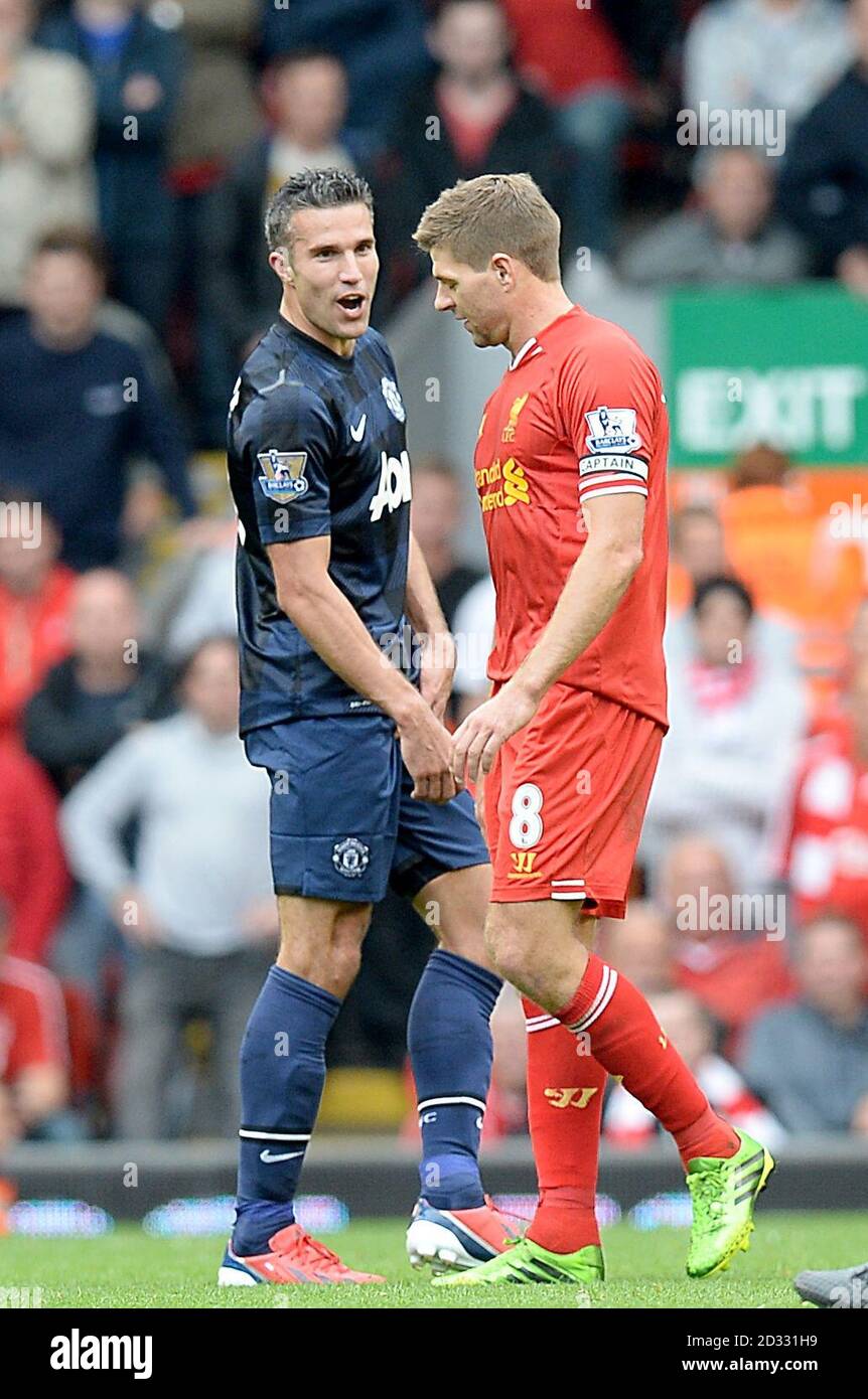 Manchester United's Robin van Persie (left) and Liverpool's Steven Gerrard  have words Stock Photo - Alamy