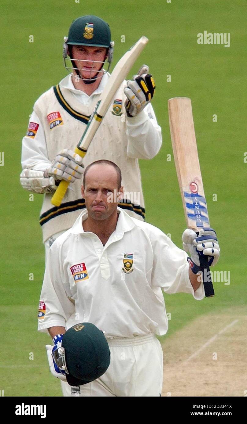 South African captain Graeme Smith applauds teammate Gary Kirsten after scoring a century in the second test against England at Lord's. Stock Photo