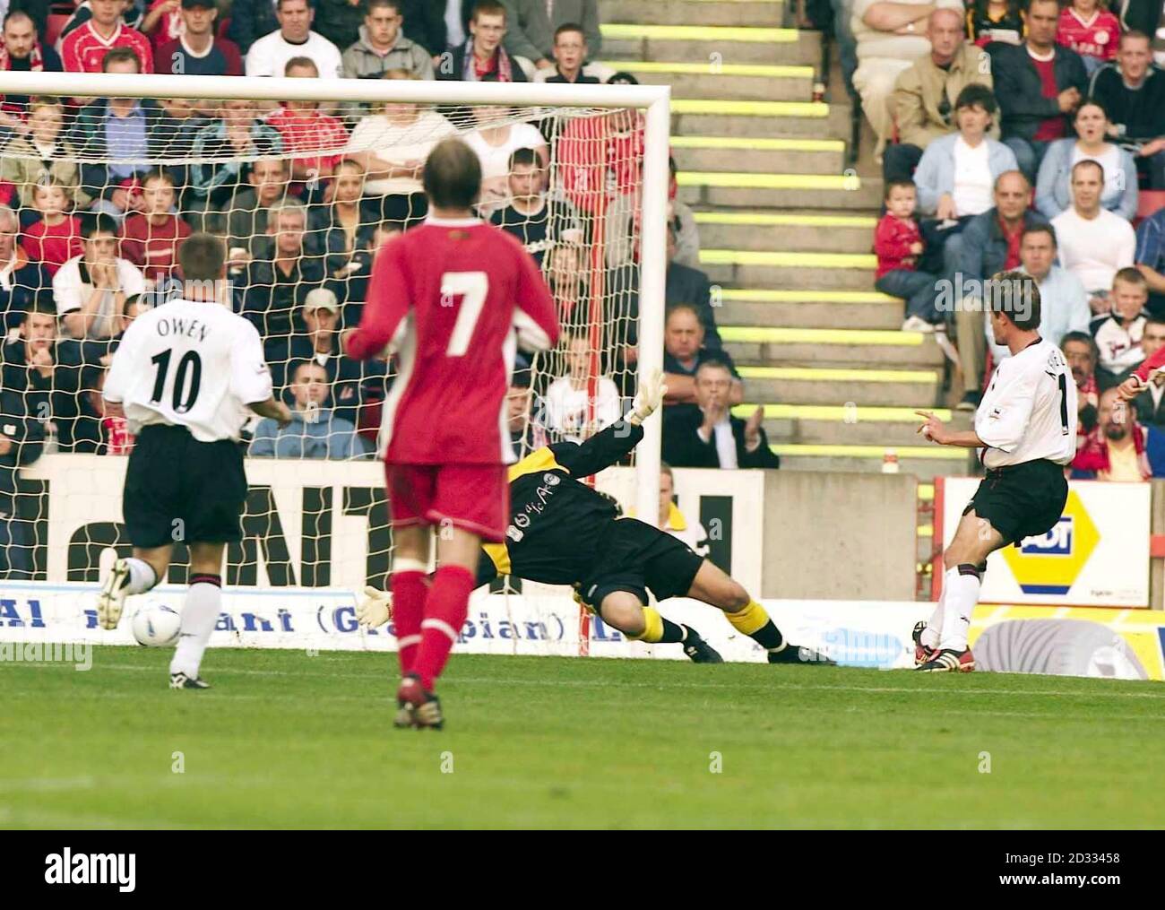 Harry Kewell (right) scores during their pre-season friendly at the Pittodrie Stadium in Aberdeen, Tuesday August 5, 2003.   THIS PICTURE CAN ONLY BE USED WITHIN THE CONTEXT OF AN EDITORIAL FEATURE. NO WEBSITE/INTERNET USE UNLESS SITE IS REGISTERED WITH FOOTBALL ASSOCIATION PREMIER LEAGUE. Stock Photo