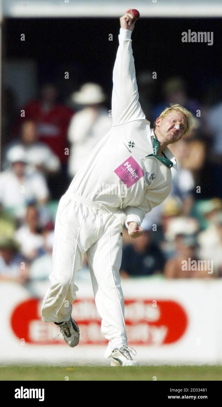 Worcestershire spin bowler Gareth Batty in action against Lancashire  during the C&G Trophy Semi Final at New Road, Worcester. Batty has been called up to the England squad for the third Npower Test match against South Africa at Trent Bridge. Stock Photo