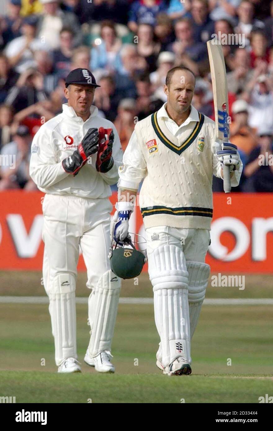 England's wicket keeper Alec Stewart joins the applause for South Africa's Gary Kirsten (right) who reached a century   during the fourth npower Test between England v South Africa at Headingley. Stock Photo