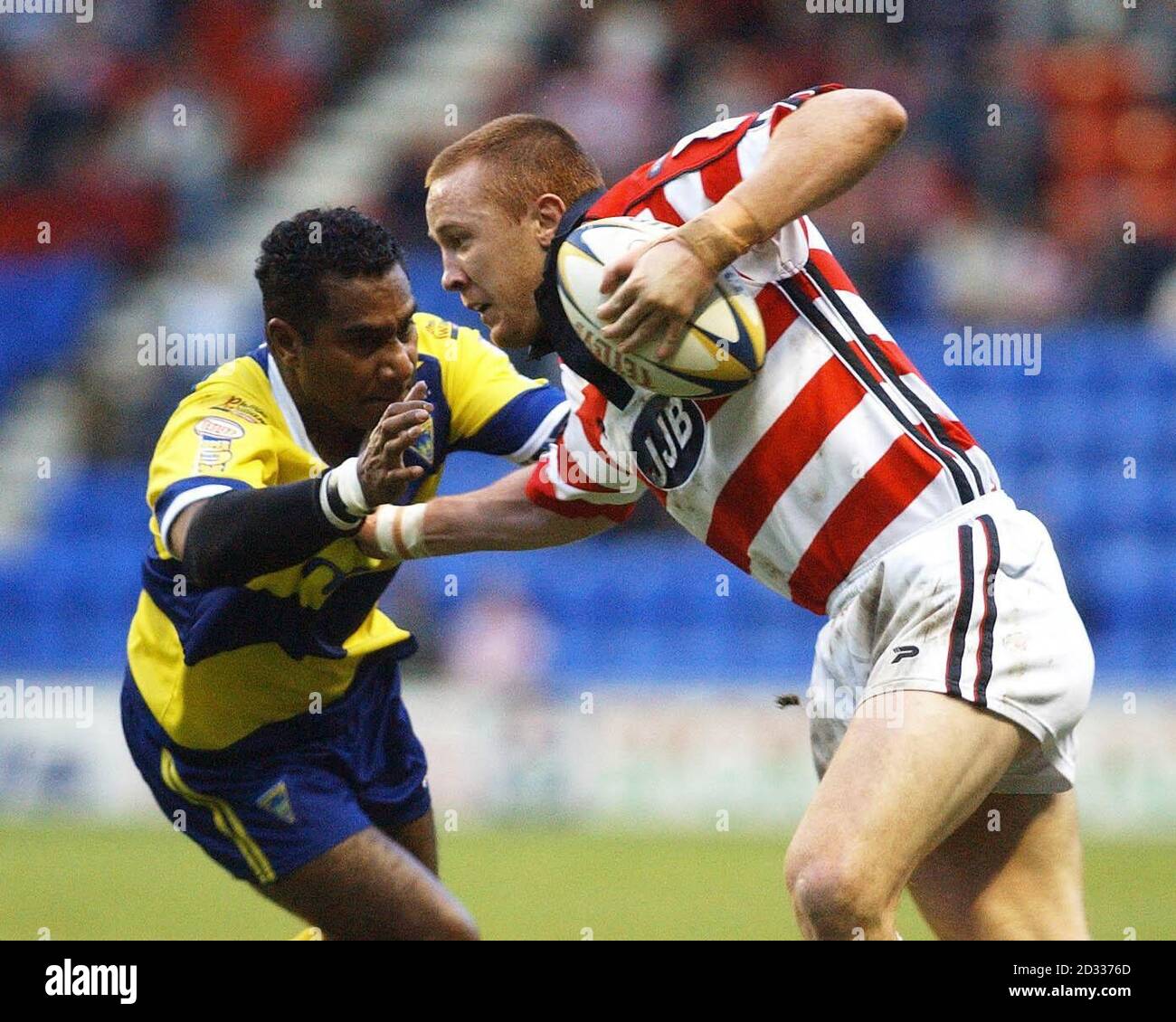 Wigan's Kris Radlinski is tackled by Warrington's Graham Appo during the Tetley's Super League play-off at the JJB Stadium, Wigan. Stock Photo