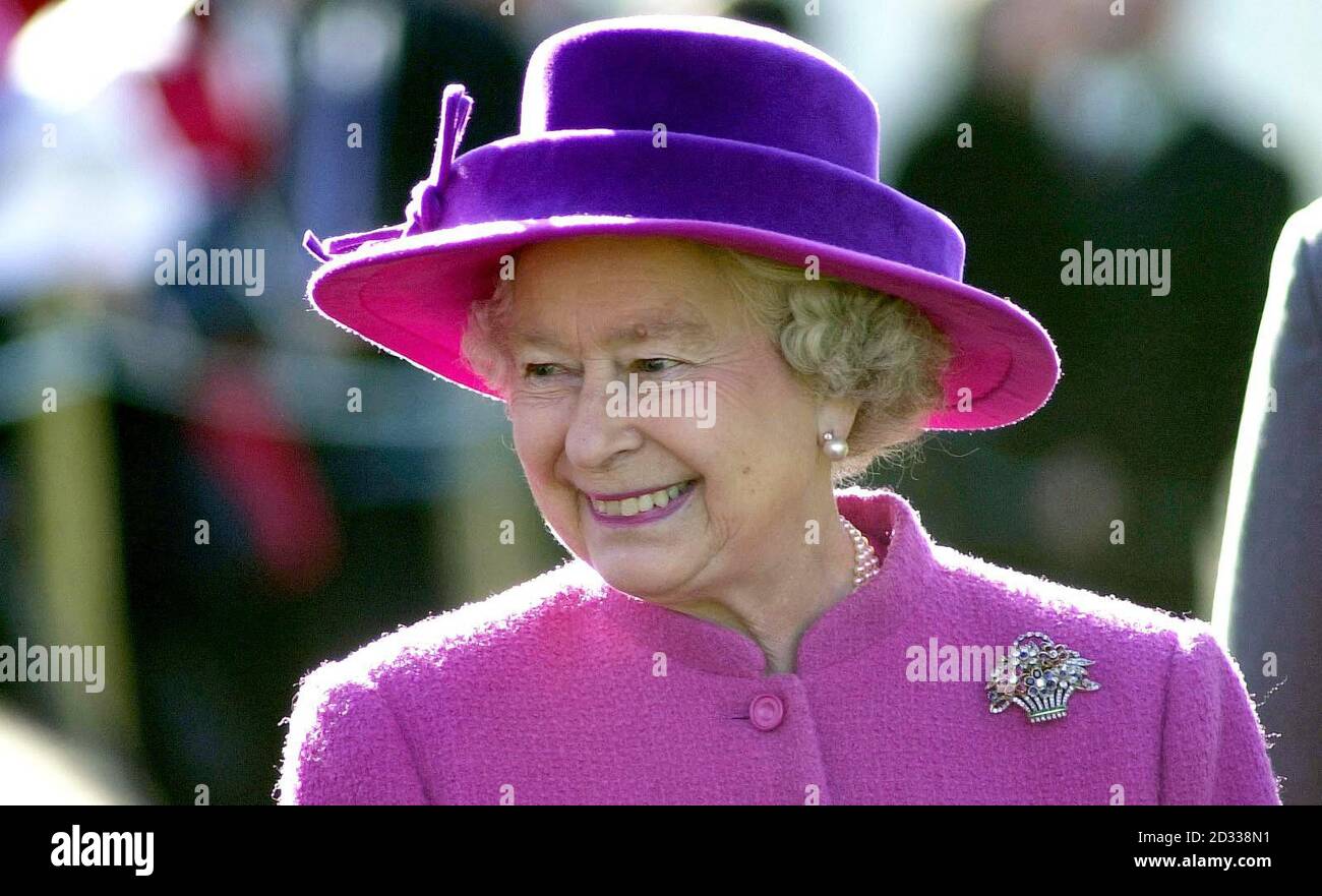 Bronze statue queen elizabeth ii hires stock photography and images