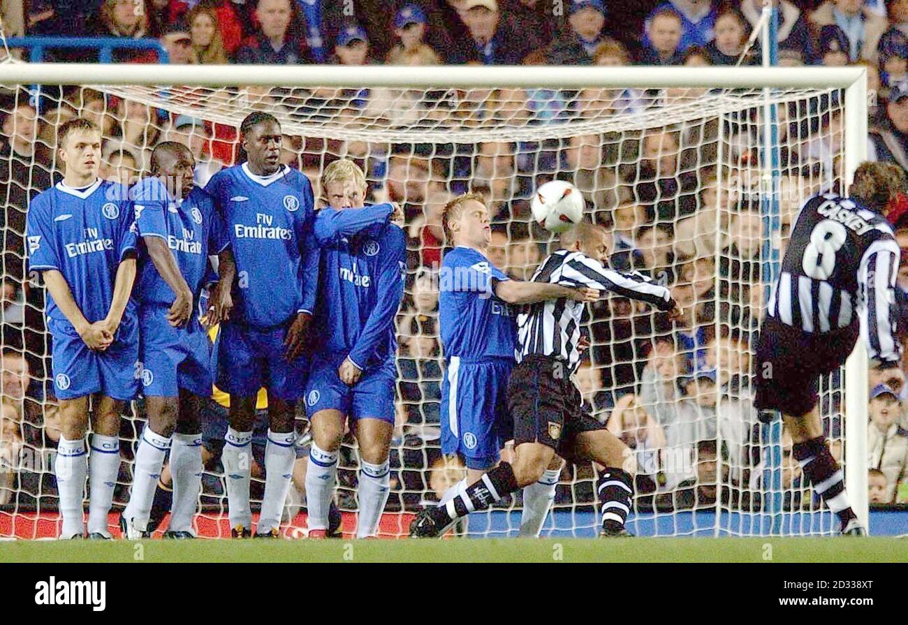 Chelsea defend a free kick taken by Notts County's Darren Caskey ...