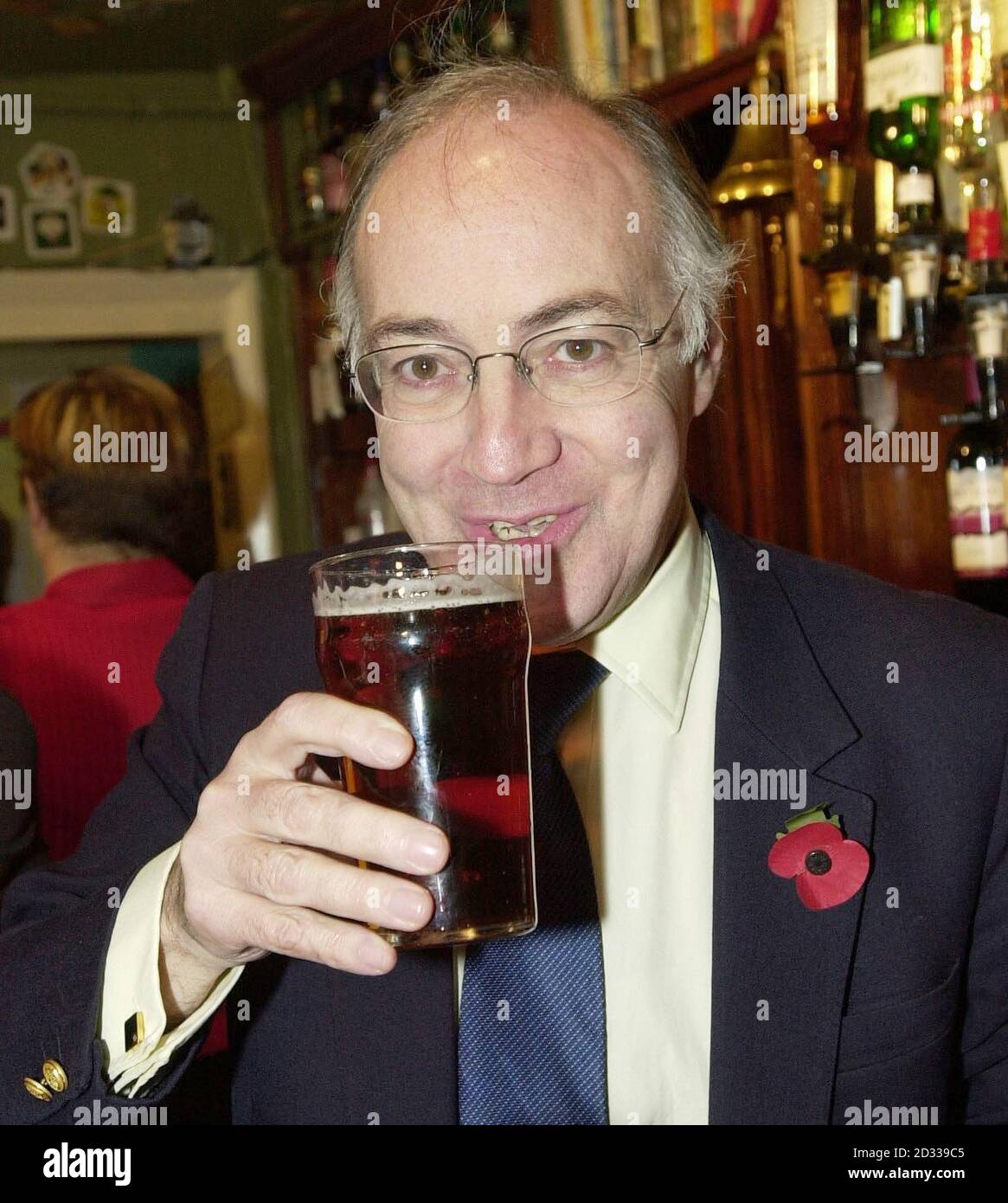 New Conservative Party leader Michael Howard with a pint at the Kings Head in Hythe. Mr Howard was this weekend putting the finishing touches to his shadow cabinet following his unopposed election on Thursday.   *04/11/04: The leader of the opposition will be spotlighting binge drinking in a whirlwind visit to west Wales and Hertfordshire. Stock Photo