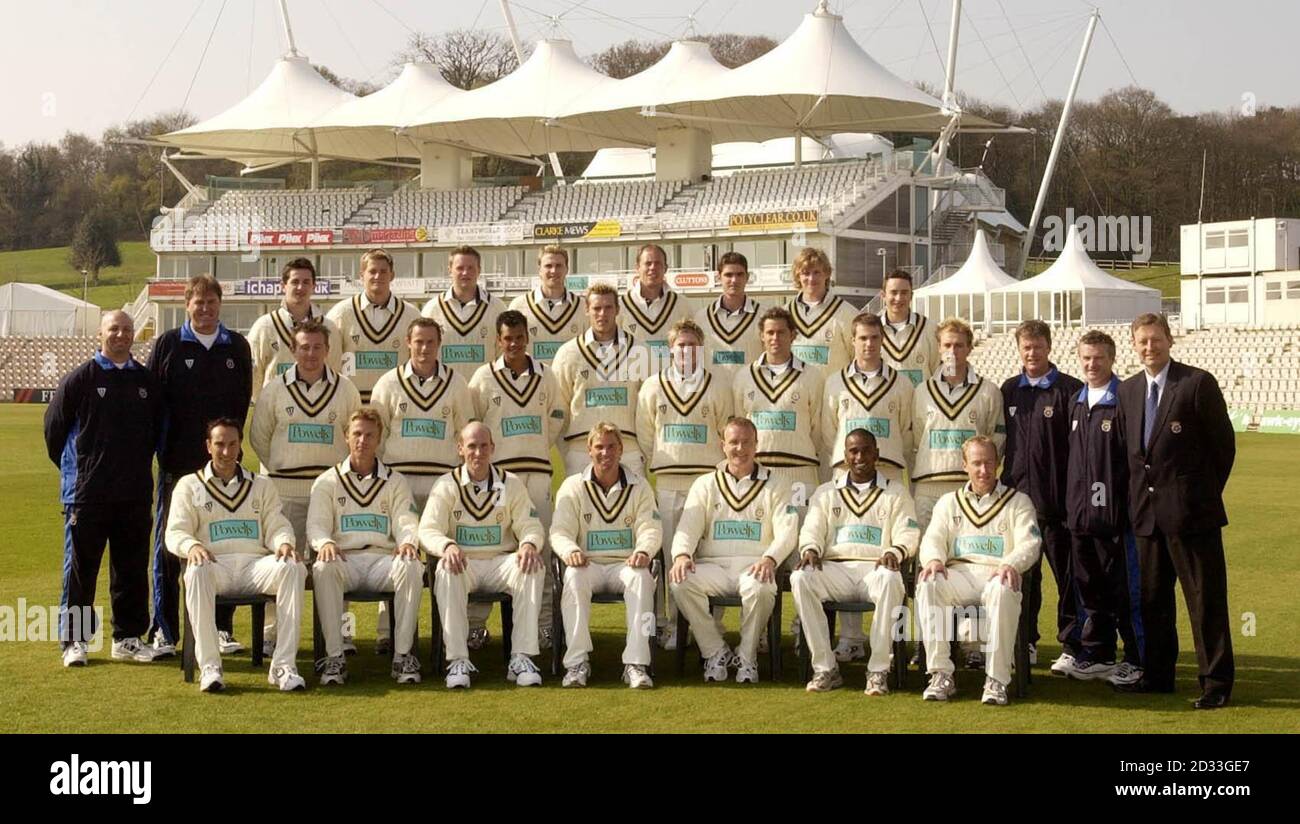 The 2004 Hampshire Cricket team :  Front Row: (LtoR) Nic Pothas, Alan Mullally, john Crawley, Shane Warne, Shaun Udal, Dimitri Mascarenhas, Will Kendall. Middle Row: (LtoR) Patrick Farhart (Physio), Bruce Reid (Bowling Coach), Derek Kenway, James Hamblin, Lawrence Prittipaul, Chris Tremlett, Michael Clarke, James Bruce, James Tomlinson, Michael Brown, Paul Terry (1st X1 Manager), Tony Middleton (2nd X1 Coach), Tim Tremlett (Director of Cricket). Back Row: (LtoR) Kevin Latouf, James Hibberd, Dominic Clapp, Chris Benham, Billy Taylor, Greg Lamb, Jimmy Adams, Tom Burrows. Stock Photo