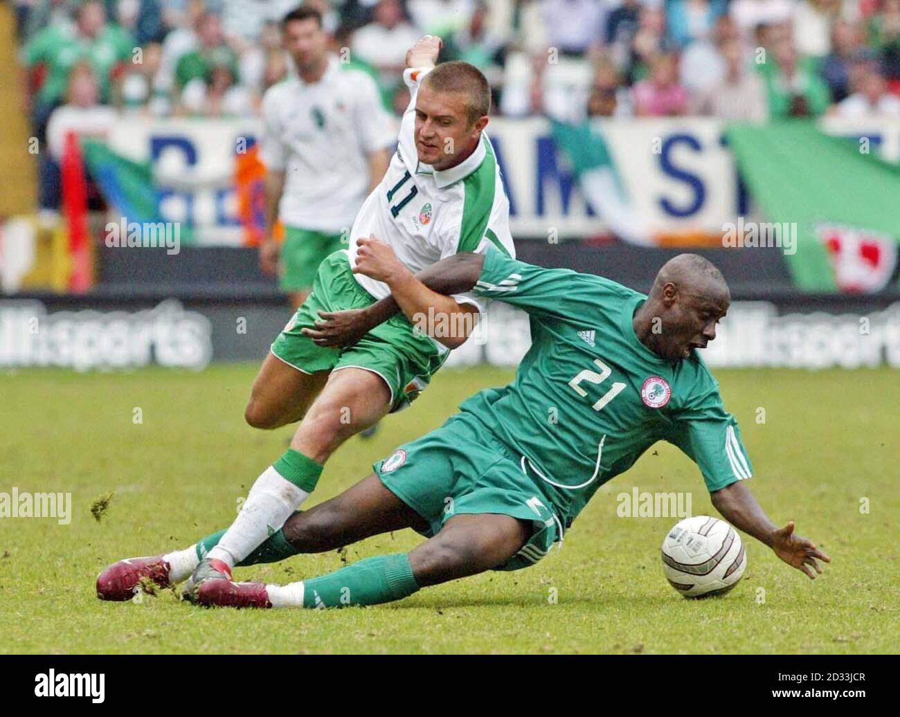 Republic of Ireland's Stephen McPhail (left) challenges Nigeria's Ifeanyi Ekwueme during the Unity Cup international friendly match at the Valley, Charlton. Stock Photo