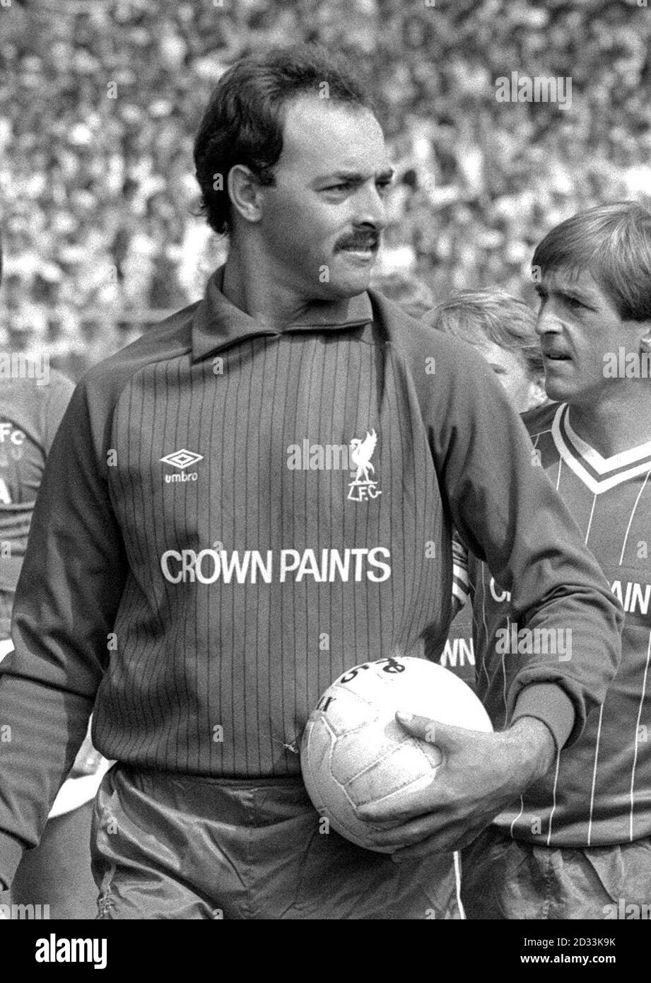 Goalkeeper bruce grobbelaar hires stock photography and images Alamy