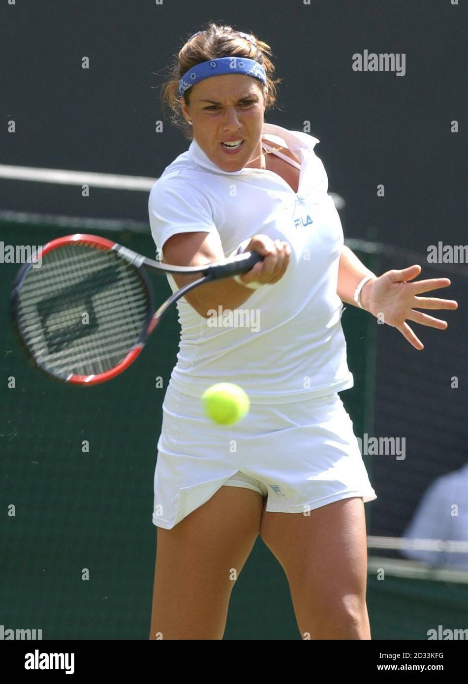 Jennifer Capriati from the USA in action against Claudine Schaul from Luxembourg at The Lawn Tennis Championships in Wimbledon, London. Capriati won comfortably in straight sets 6:2/6:2.  EDITORIAL USE ONLY, NO MOBILE PHONE USE. Stock Photo