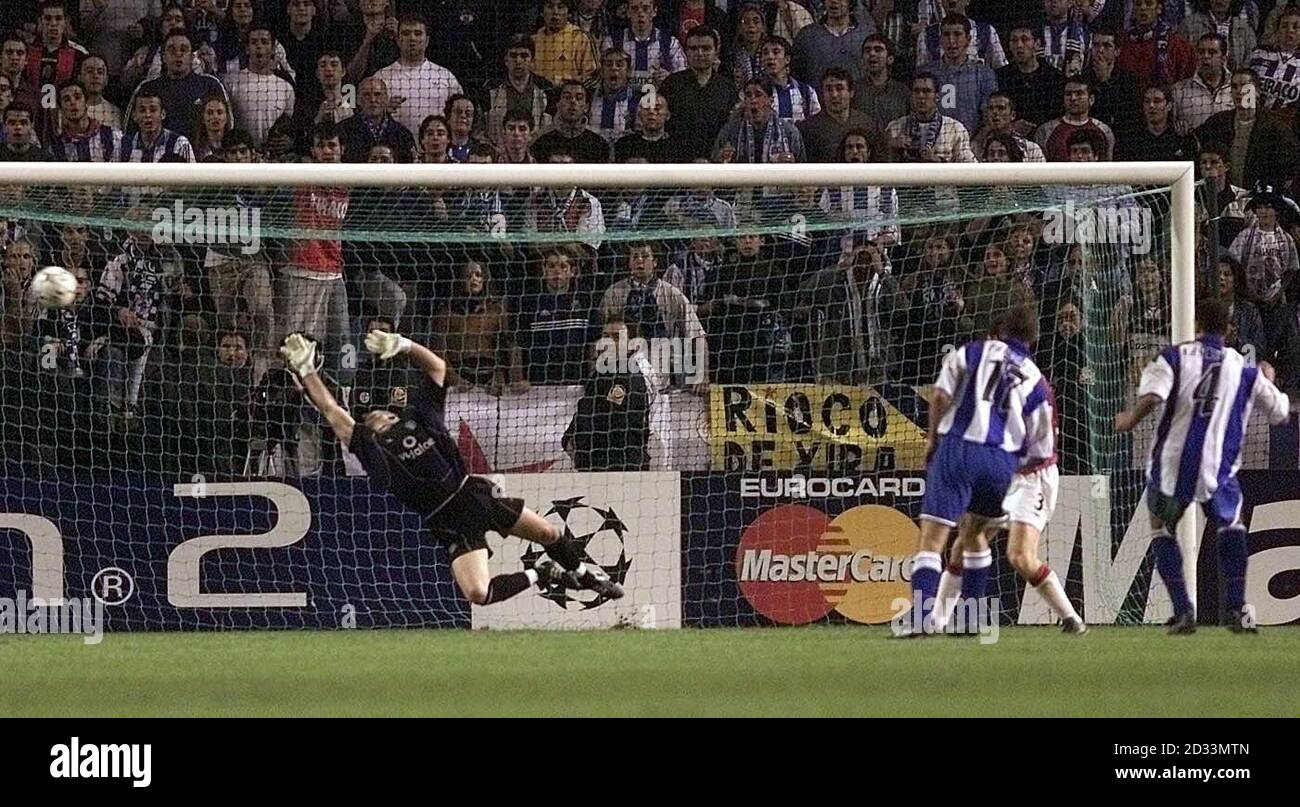 Manchester United S Fabien Barthez Is Unable To Save Deportivo La Coruna S Nourredine Naybet S Goal During The Uefa Champions League Game Between Deportiva La Coruna And Manchester United At The Estadio Riazor La