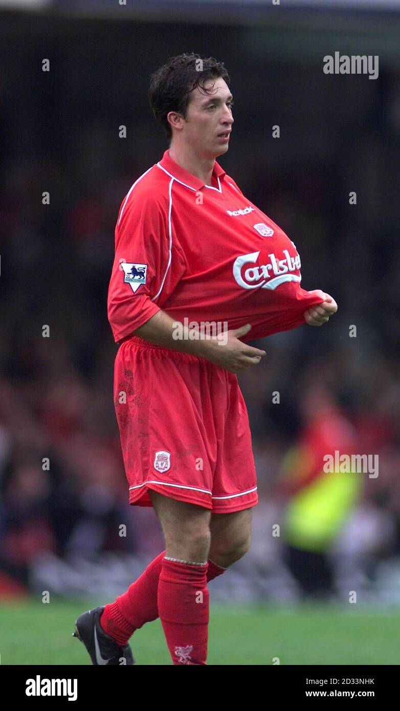 Liverpool's Robbie Fowler leaves the field at the final whistle with the match ball tucked up his shirt after scoring a hat trick in the FA Barclaycard Premiership game between Leicester and Liverpool at Filbert Street, Leicester. THIS PICTURE CAN ONLY BE USED WITHIN THE CONTEXT OF AN EDITORIAL FEATURE. NO WEBSITE/INTERNET USE OF PREMIERSHIP MATERIAL UNLESS SITE IS REGISTERED WITH FOOTBALL ASSOCIATION PREMIER LEAGUE Stock Photo