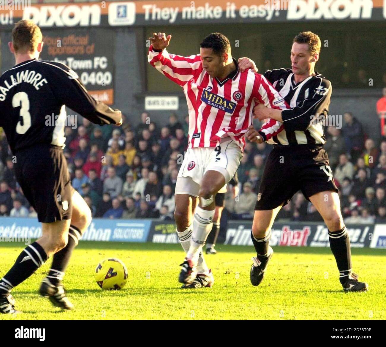 Grimsby's Paul Groves (right) and Tony Gallimore (left) take on Sheffield United's Carl Asaba (centre) during the Nationwide Division One game at Blundell Park, Grimsby. Stock Photo