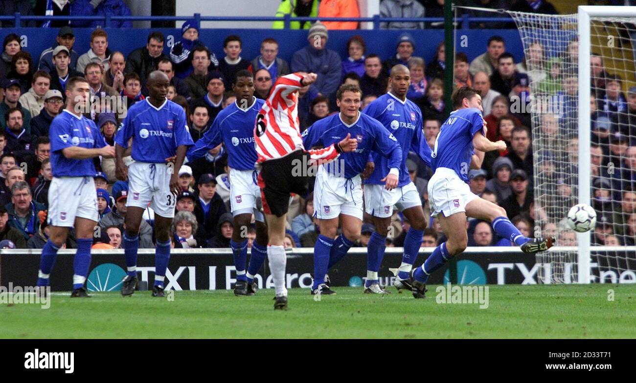 Southampton's Rory Delap scores from a free-kick during this side's 3-1 win in the FA Barclaycard Premiership match at Ipswich Town's Portman Road ground. Stock Photo