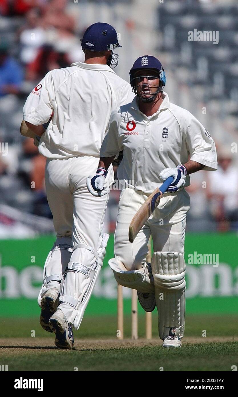 England's Graham Thorpe (right) in action during the third day of the first test match against New Zealand at Jade Stadium, Christchurch, New Zealand.    * Thorpe and Flintoff put on a partnership of 281 which is a new sixth-wicket England record and is the highest partnership ever by an English pair against New Zealand.  Flintoff scored 137 and Thorpe finished on 200 not out. Stock Photo