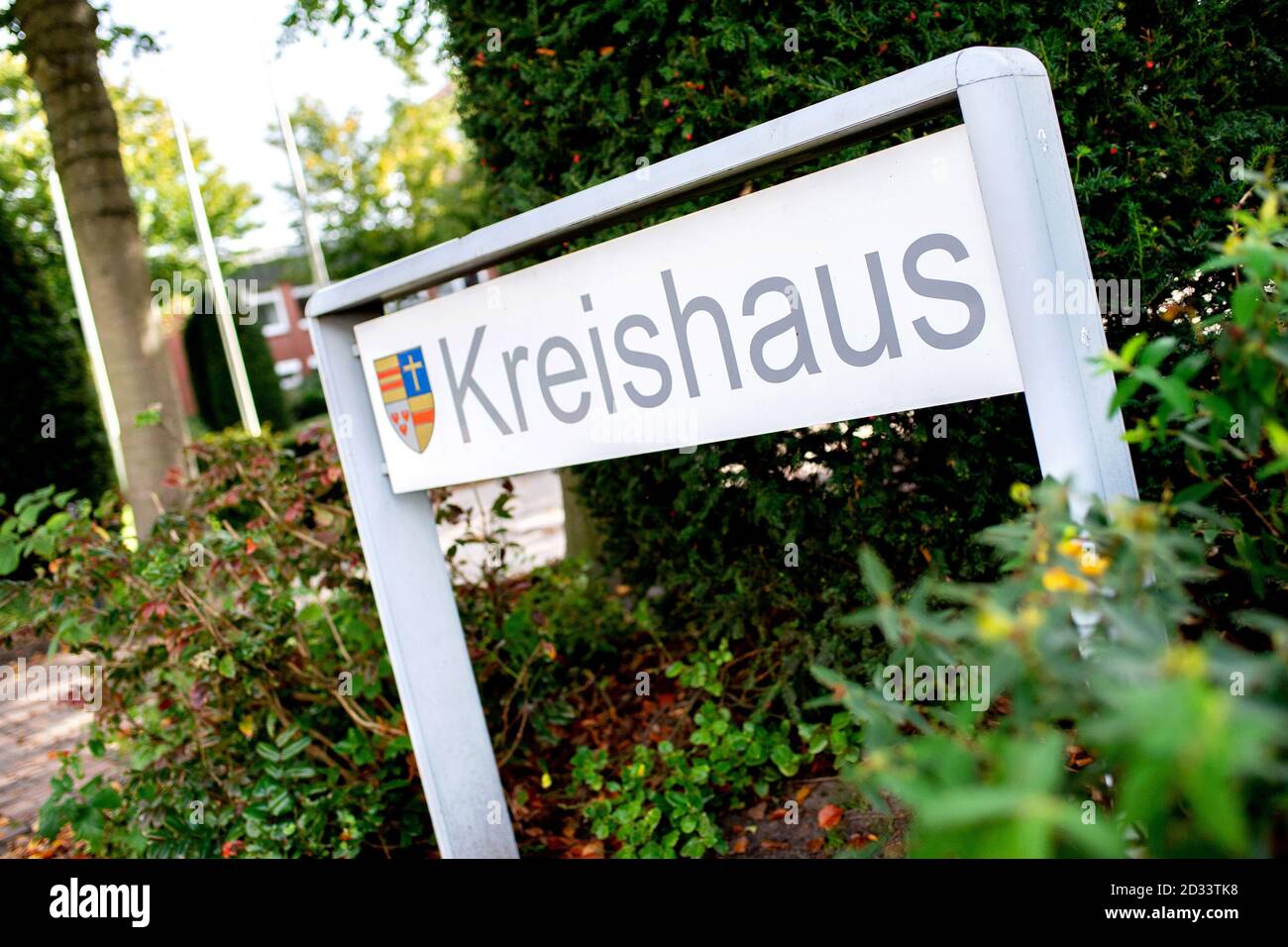 Cloppenburg, Germany. 07th Oct, 2020. A sign with the inscription 'Kreishaus' is placed in front of an entrance to the administrative building in the district of Cloppenburg. Once again, there has been a large number of corona infections in a large slaughterhouse in Lower Saxony. At the plant in Emstek, a total of 63 cases have been reported during tests among employees over the past few days. Credit: Hauke-Christian Dittrich/dpa/Alamy Live News Stock Photo