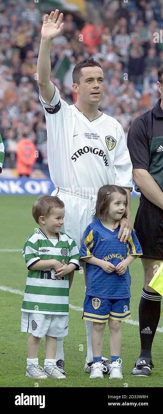 Leeds United and Ireland star Gary Kelly walks out at Elland Road, Leeds with Children Laura and Lee ahead of his testimonial match against Celtic. Stock Photo