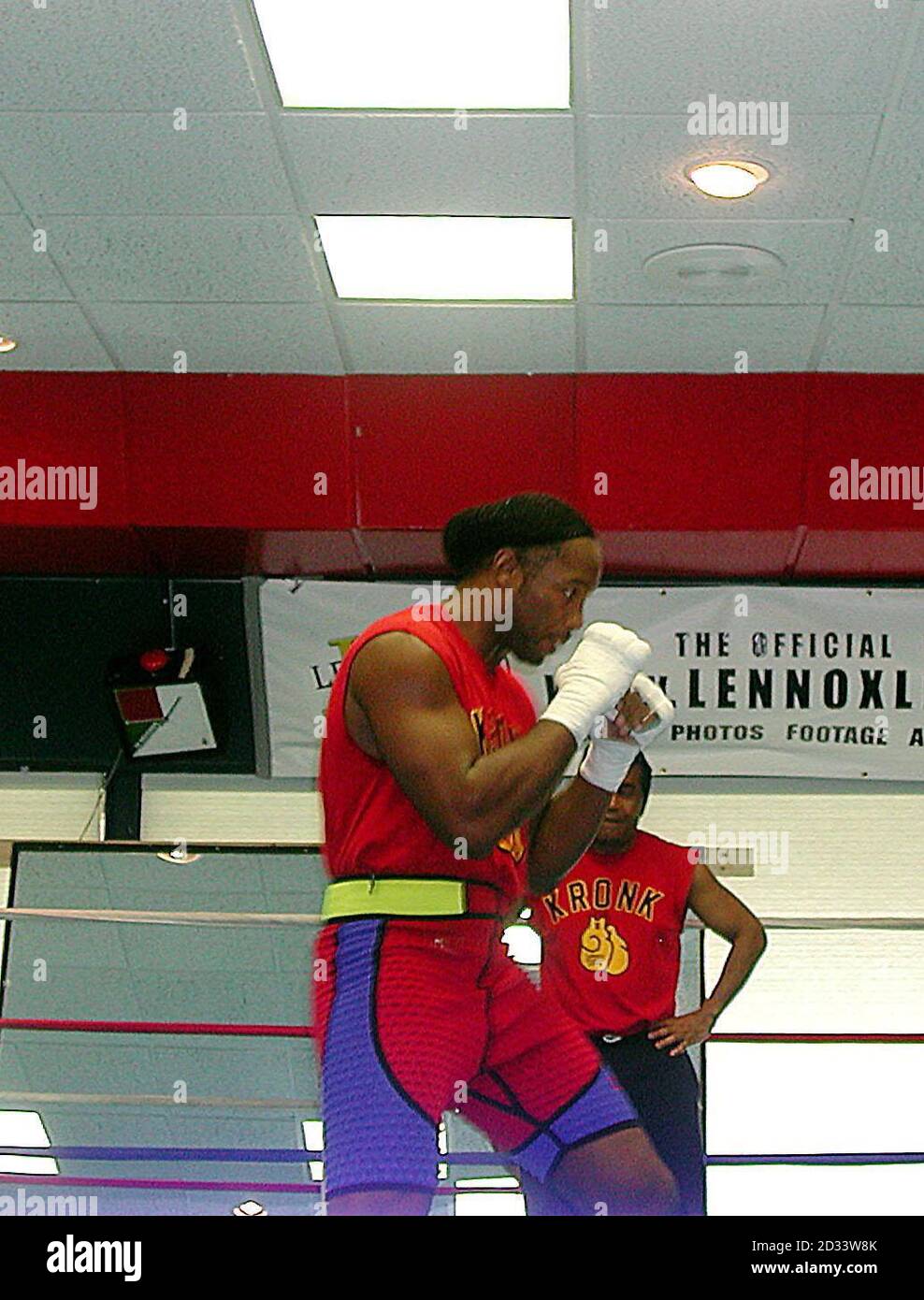 World Heavyweight Champion, Great Britain's Lennox Lewis with trainer Emanuel Steward (right) during a light sparring session, at his training camp, near New York, USA. Lennox Lewis today branded Mike Tyson a cartoon character.  *... after the former heavyweight champion said he wanted to kill him. The 36-year-old also joked about the high-profile brawl between the two men in New York in January when Lewis claimed Tyson had bitten him on the thigh. Stock Photo