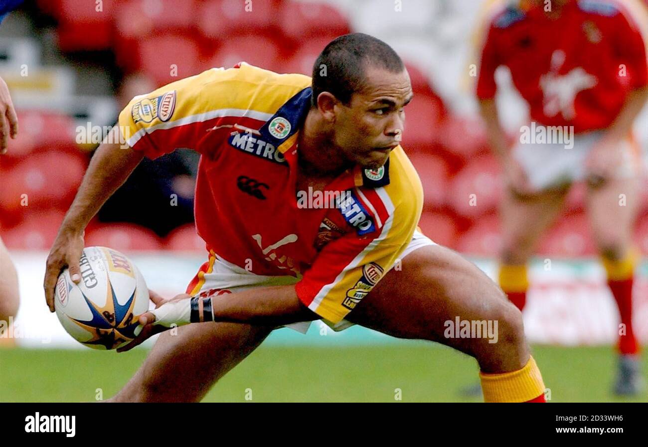 Broncos half back Dennis Moran passes the ball during their Super League match against Leeds Rhinos at Griffin Park, Brentford. Stock Photo