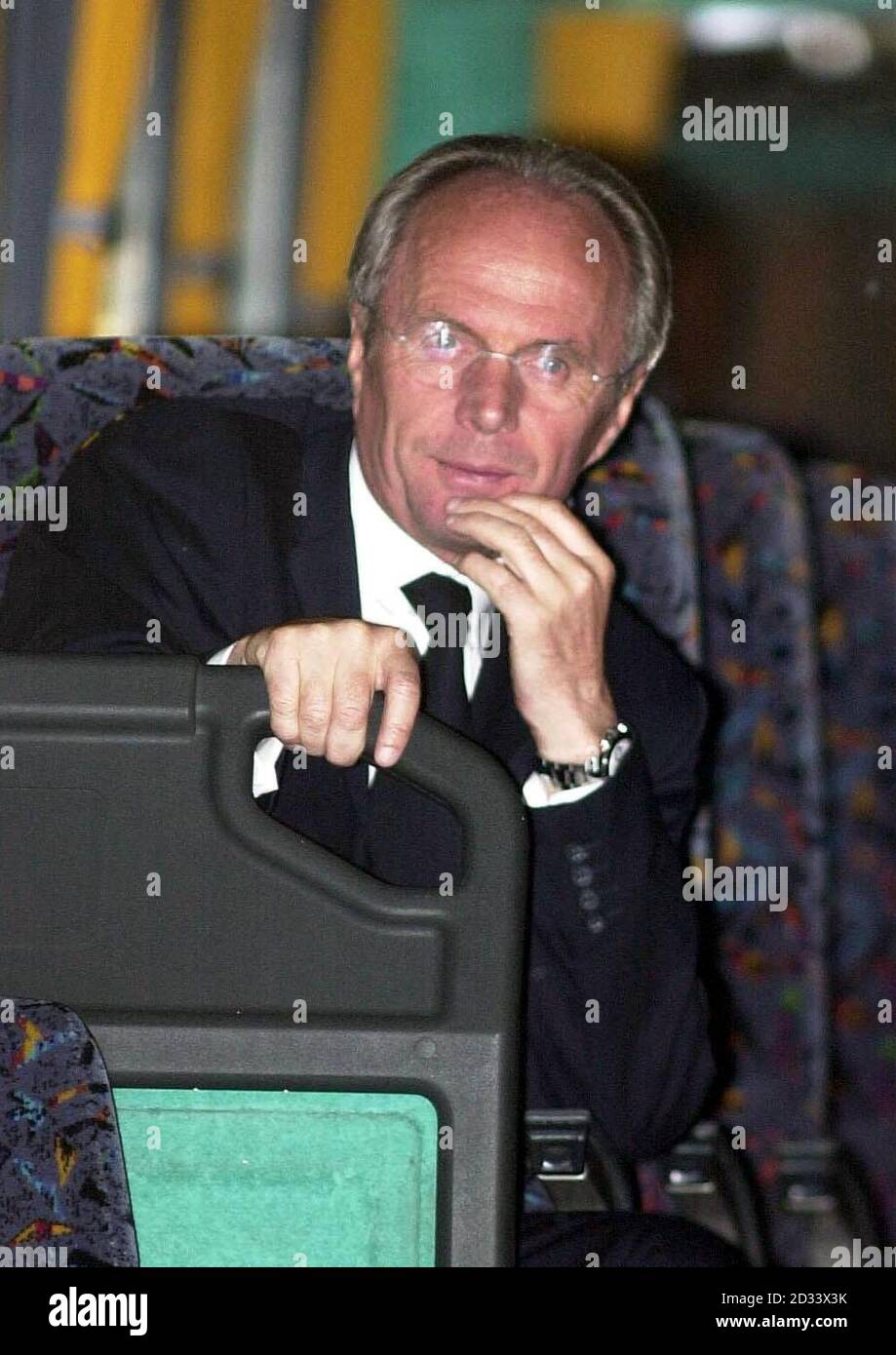 England manager Sven-Goran Eriksson onboard the team coach at Heathrow Airport, London. The England team have arrived back from Japan after being knocked out by Brazil in the quarter-finals of the 2002 World Cup.  THIS PICTURE CAN ONLY BE USED WITHIN THE CONTEXT OF AN EDITORIAL FEATURE. NO WEBSITE/INTERNET USE UNLESS SITE IS REGISTERED WITH FOOTBALL ASSOCIATION PREMIER LEAGUE. Stock Photo