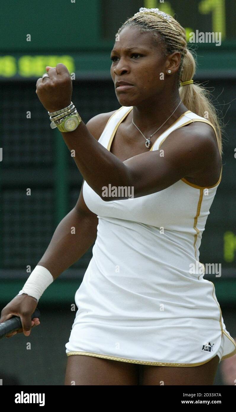 FOR EDITORIAL USE ONLY, NO COMMERCIAL USE. Serena Williams from America on the way to winning her match against Chanda Rubin, also from the USA in the fourth round on Centre Court at Wimbledon. Williams won in straight sets 6:3/6:3. Stock Photo