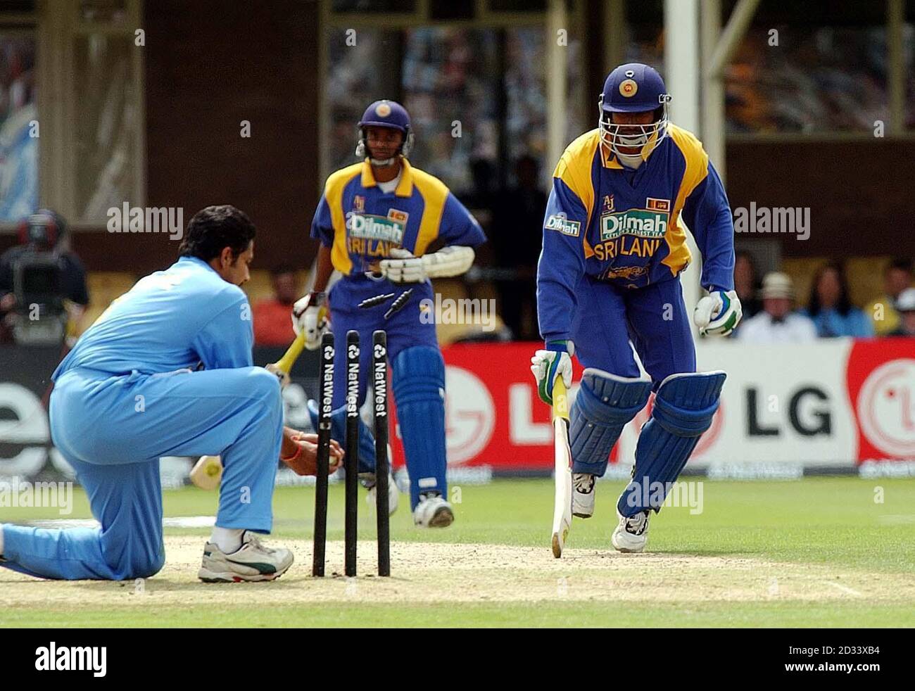 Sri Lanka's Russel Arnold is run out by India's Anil Kumble for 13 during  the opening session of their match in The NatWest Series at Edgbaston,  Birmingham Stock Photo - Alamy