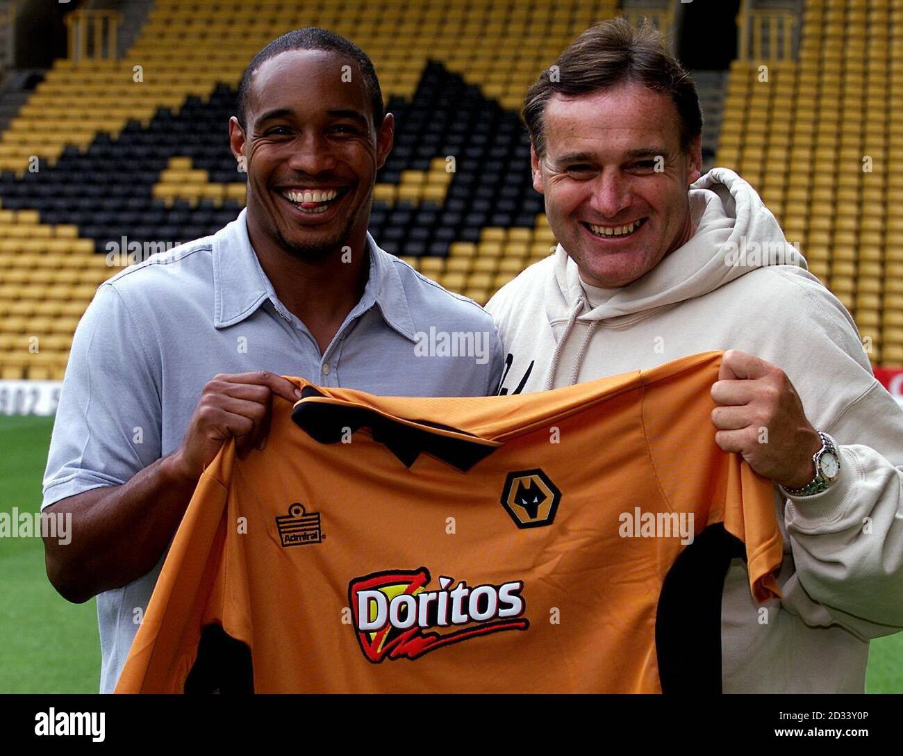 Wolverhampton Wanderers new signing Paul Ince (left) holds up his new colours with his manager Dave Jones at Molineux Stadium, Wolverhampton. Ince has left Middlesbrough to join the Nationwide First Division club on a one-year contract.  THIS PICTURE CAN ONLY BE USED WITHIN THE CONTEXT OF AN EDITORIAL FEATURE. NO UNOFFICIAL CLUB WEBSITE USE. Stock Photo