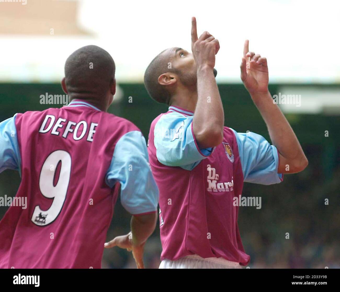 Frederic Kanoute points with two  fingers, as he celebrates after scoring West Ham United's 2nd goal at Upton Park, during their FA Barclaycard Premiership match at West Ham's Upton Park ground in London. West Ham United drew with Arsenal 2-2.  THIS PICTURE CAN ONLY BE USED WITHIN THE CONTEXT OF AN EDITORIAL FEATURE. NO WEBSITE/INTERNET USE UNLESS SITE IS REGISTERED WITH FOOTBALL ASSOCIATION PREMIER LEAGUE. Stock Photo