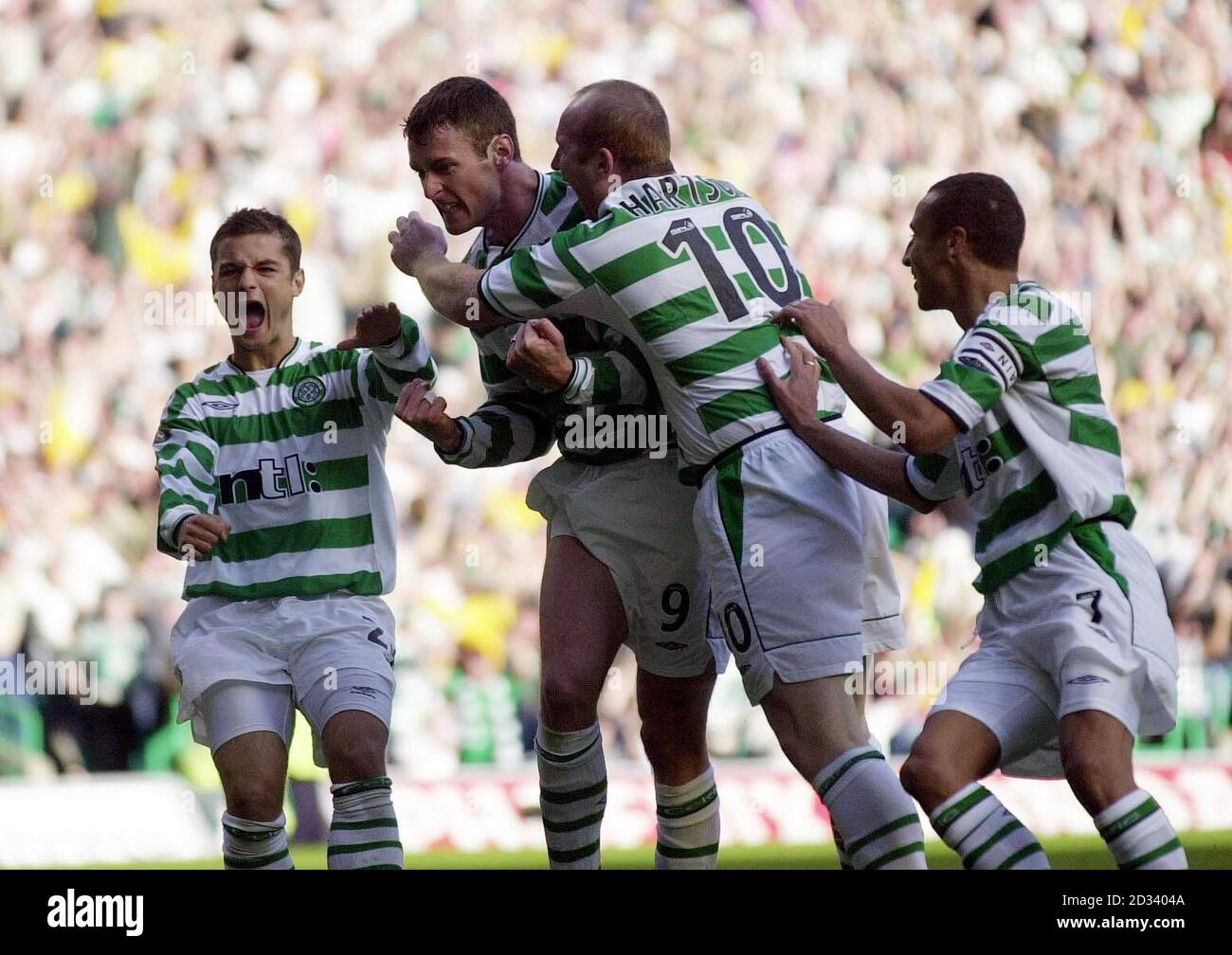 Football action celebrating chris sutton hires stock photography and