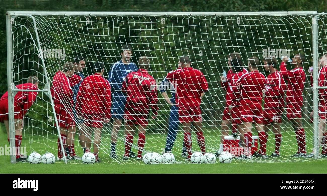 Sunderland take part in training, after their manager Peter Reid confirmed last night that he had left Sunderland Football Club. Stock Photo