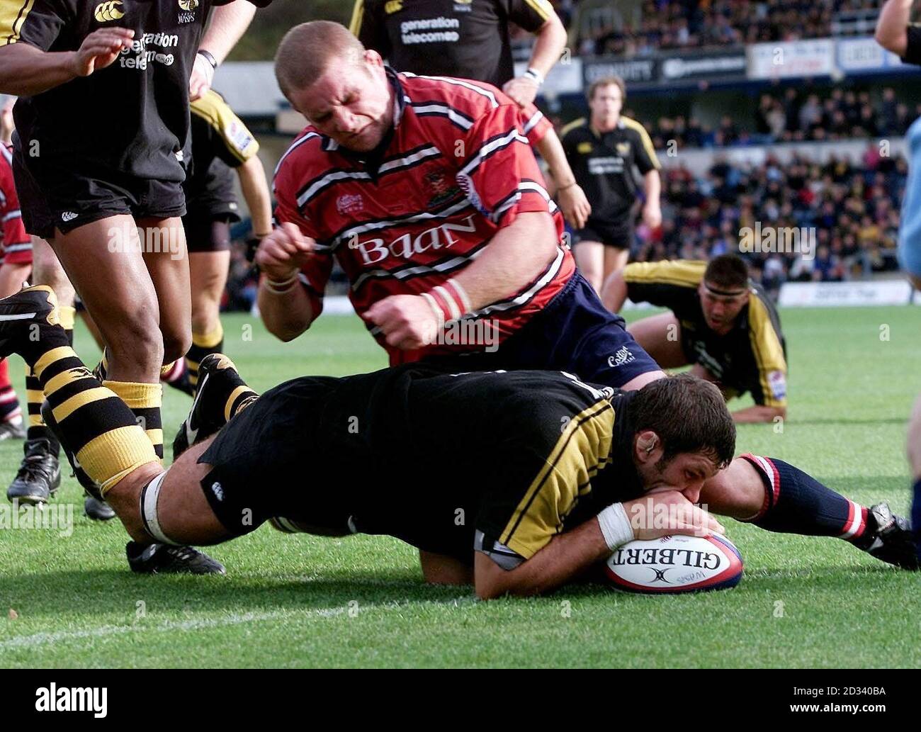 Simon Shaw goes over to score Wasps third try during their 23-16 victory over Gloucester in today's Zurich Premiership match at Adams Park, Wycombe. Stock Photo