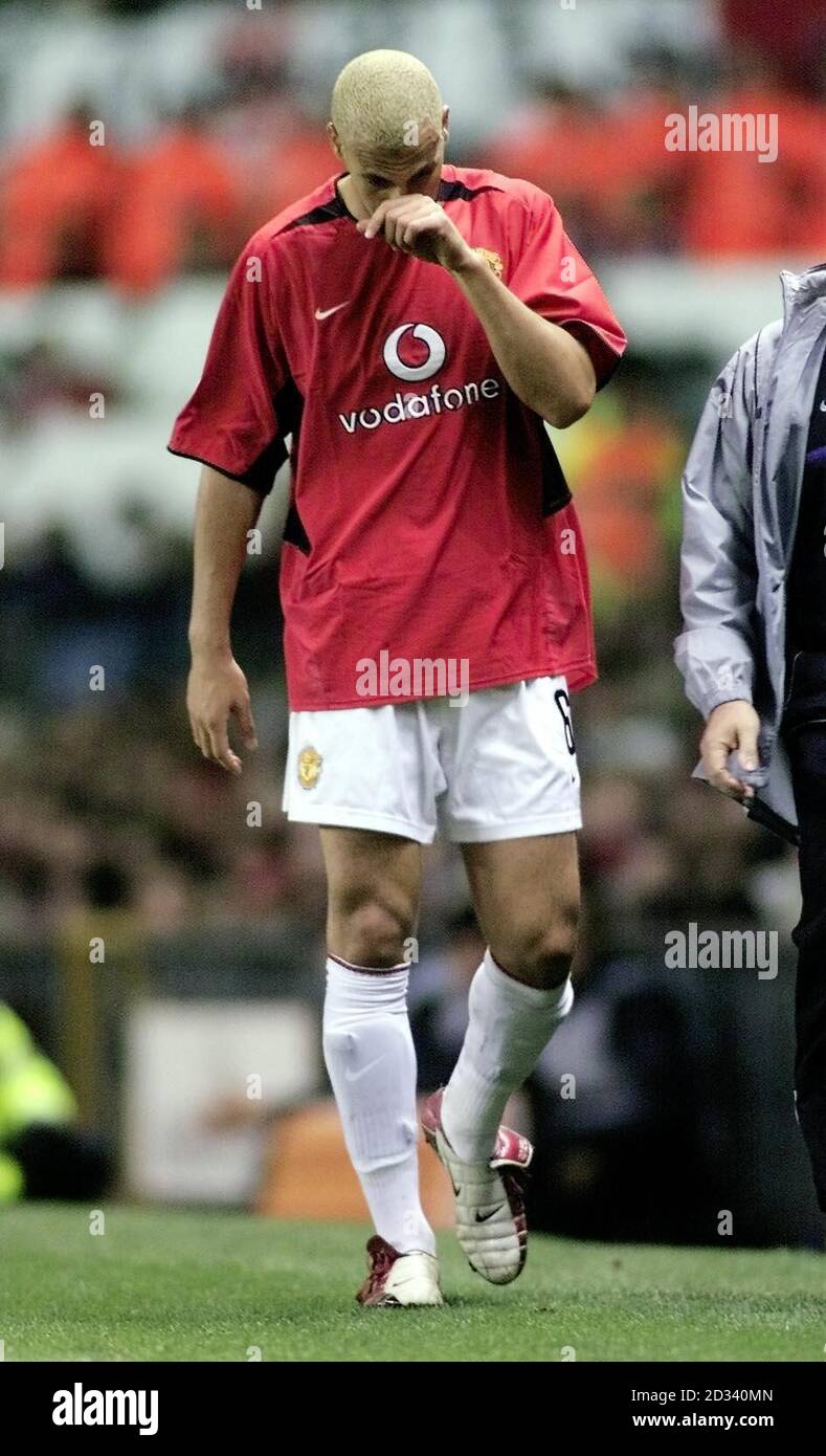 Manchester United defencer Rio Ferdinard leaves the field after picking up an injury during their UEFA Champions League Phase 1 Group F match against Leverkusen at Old Trafford, Manchester. Stock Photo