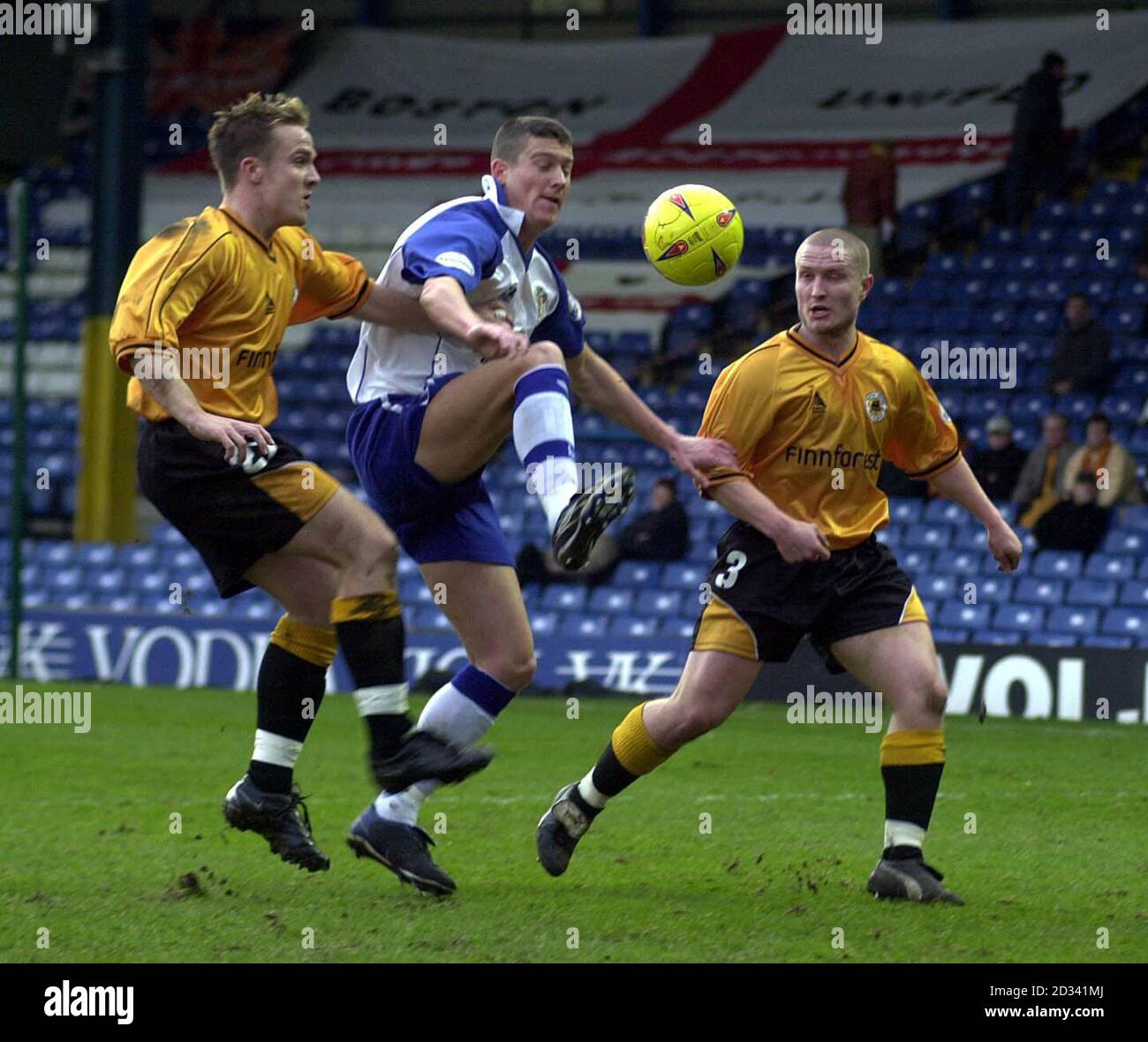 Bury's David Nugent (centre) in action against Boston United's Lee Thompson and Ben Chapman (right) during their Nationwide Division Three match at the Gigg Lane. THIS PICTURE CAN ONLY BE USED WITHIN THE CONTEXT OF AN EDITORIAL FEATURE. NO UNOFFICIAL CLUB WEBSITE USE. Stock Photo