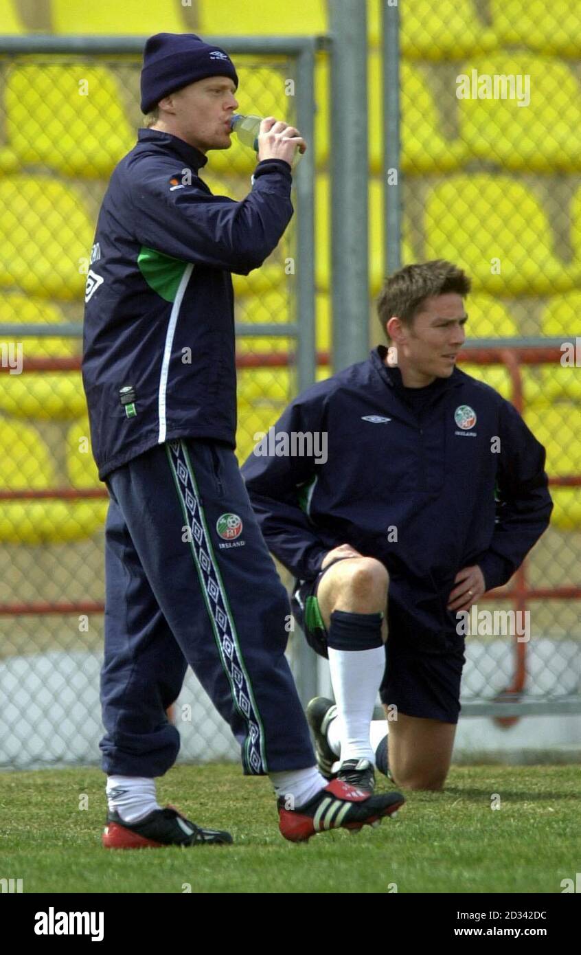 Damien Duff, Blackburn Rovers, (L) and Matt Holland, Ipswich, during training with the Ireland team, at the Lokomotiv Stadium, Tbilisi, Georgia, where their side will play a Euro 2004 qualifier against Georgia.  THIS PICTURE CAN ONLY BE USED WITHIN THE CONTEXT OF AN EDITORIAL FEATURE. NO WEBSITE/INTERNET USE UNLESS SITE IS REGISTERED WITH FOOTBALL ASSOCIATION PREMIER LEAGUE. Stock Photo