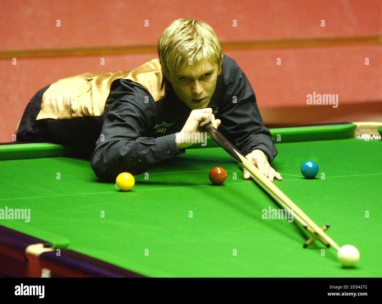 Englands Paul Hunter during his Embassy World Snooker Semi-final match against Irelands Ken Doherty, at The Crucible Theatre, Sheffield Stock Photo