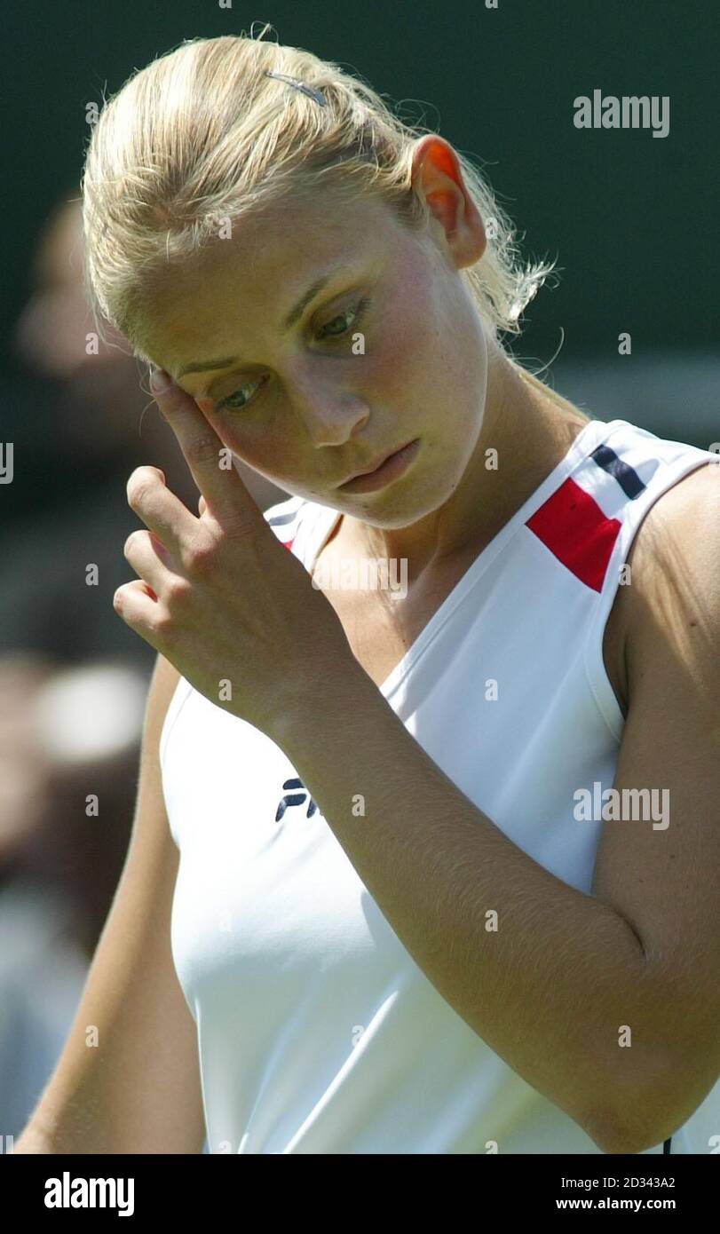 EDITORIAL USE ONLY, NOT FOR USE ON MOBILE PHONES: Jelena Dokic of Serbia Montenegro hides her face in a towel after losing the second set to Britain's Elena Baltacha at the All England Lawn Tennis Championships in Wimbledon. Stock Photo