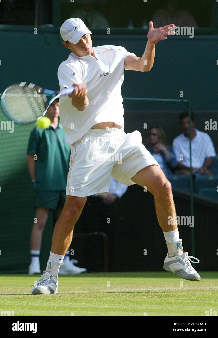 Andy Roddick of the USA on his way to defeating Britain's Greg Rusedski ...