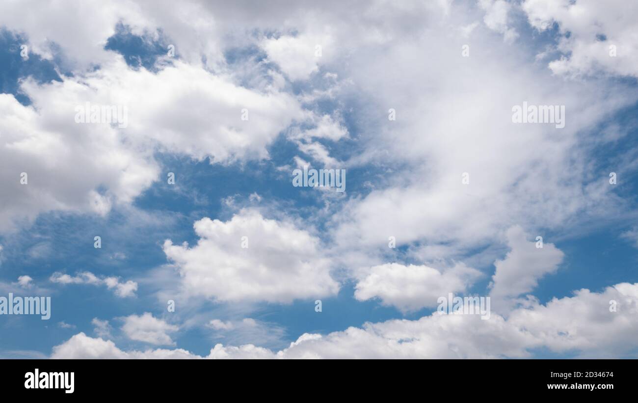 Beautiful white summer clouds hi-res stock photography and images - Alamy
