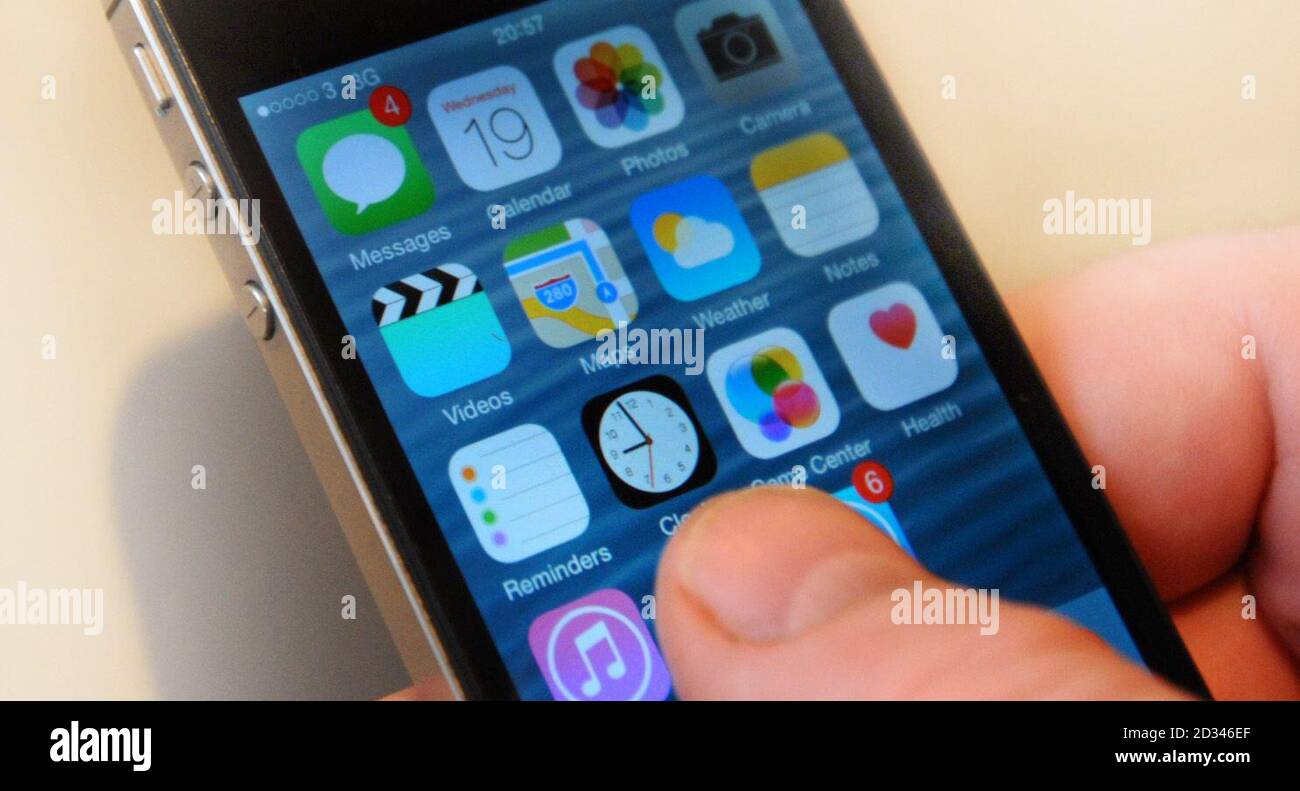 Picture Posed By Model A Generic Stock Photo Of A Man Using An Apple Iphone 4s With Ios 8 1 Software Stock Photo Alamy