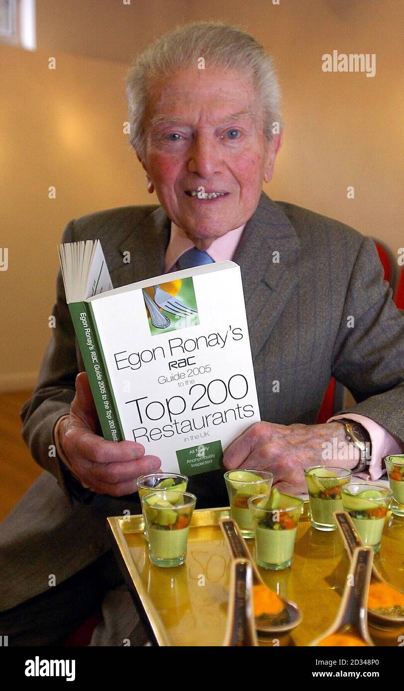 Egon Ronay holding his RAC Guide 2005 to the Top 200 Restaurants in the UK. Stock Photo