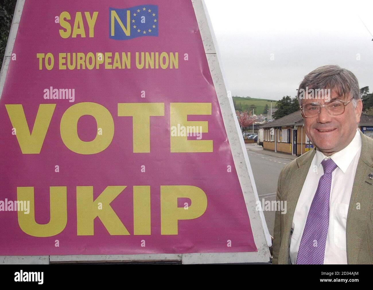 UK Independence Party leader Roger Knapman in Totnes, Devon. After criss-crossing the country in recent weeks, Mr Knapman returned to campaign in his own constituency this weekend. Stock Photo