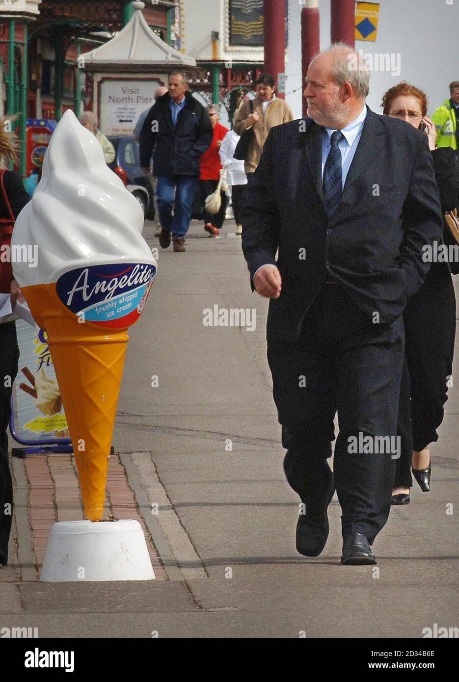 Home Secretary Charles Clarke walks along Blackpool Promenade before outlining his vision of neighbourhood policing to rank-and-file police officers. Stock Photo