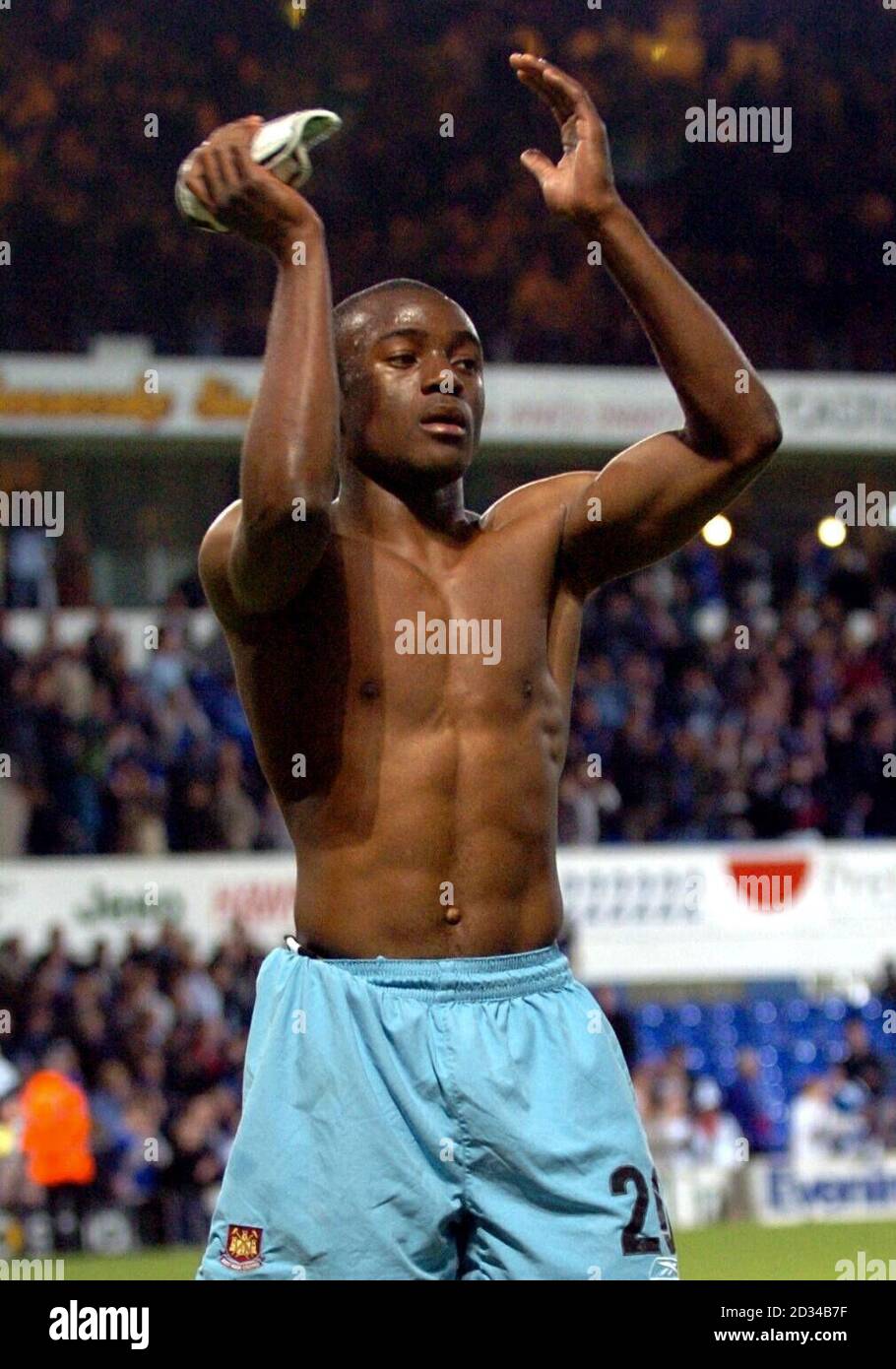 Nigel Reo-Coker celebrates Stock Photo - Alamy