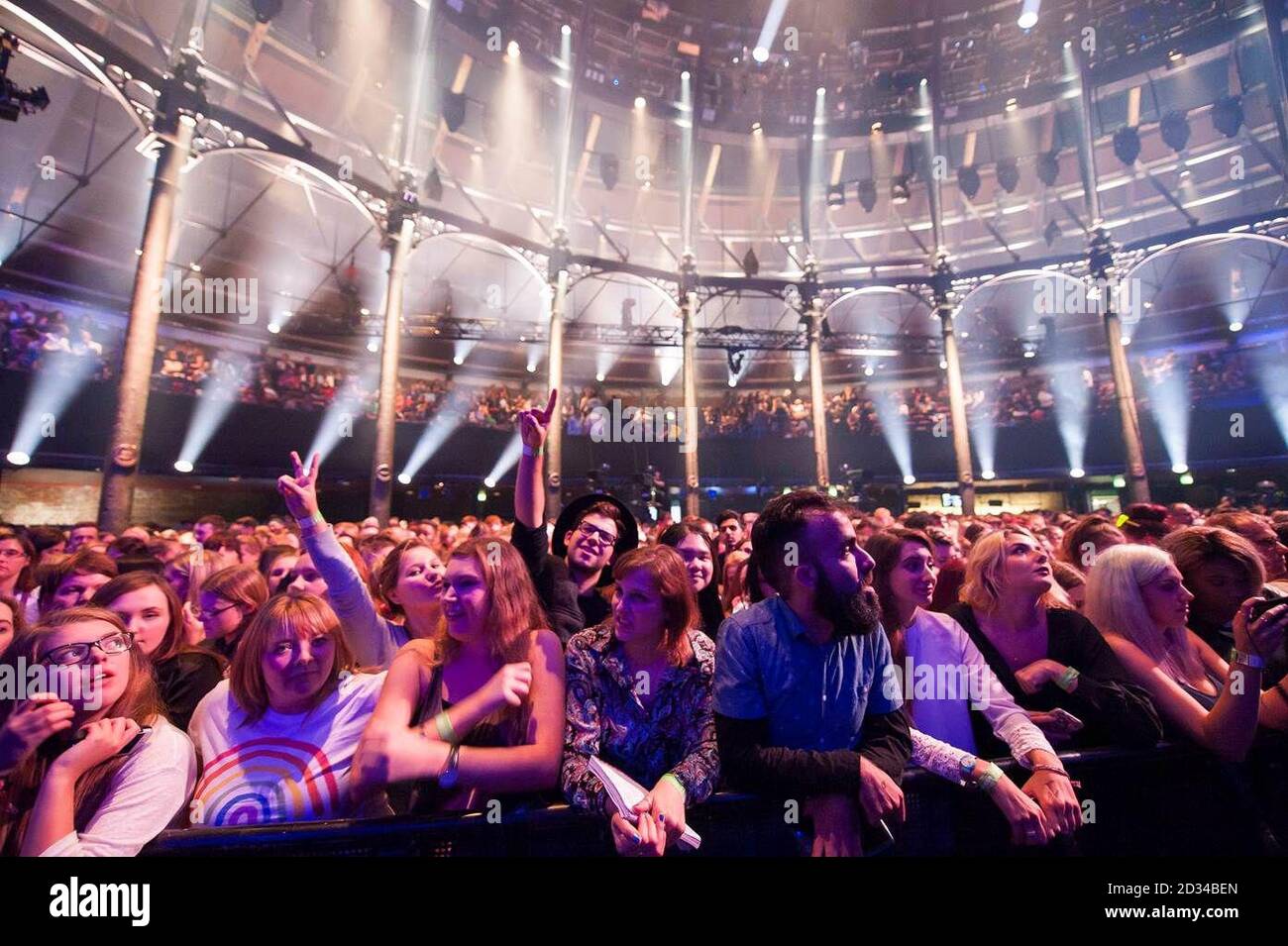A general view of fans waiting for One Direction to perform Stock Photo ...