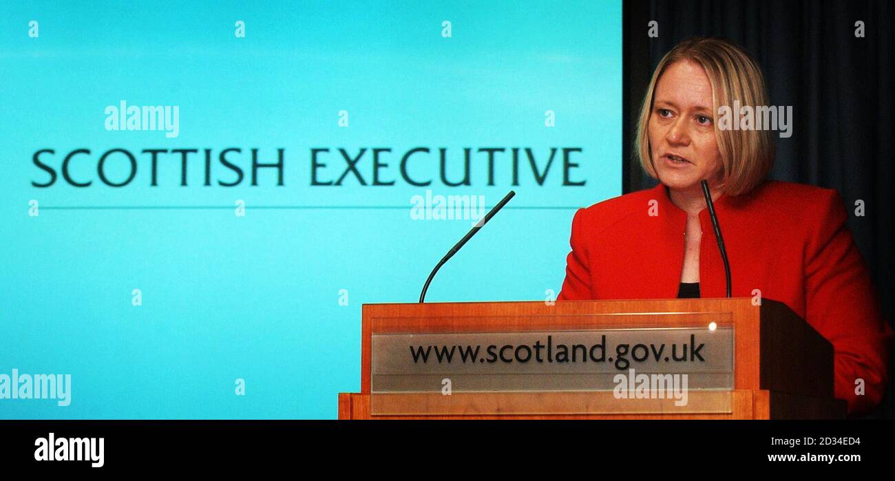 Justice minister Cathy Jamieson outlines a package of measures at St Andrews House, Edinburgh, Monday September 26 2005. The plans proposed by the Scottish Executive provide a tougher and tighter bail regime in Scotland. Watch for PA Story SCOTLAND Bail. PRESS ASSOCIATION Photo. Photo credit should read: Danny Lawson/PA Stock Photo