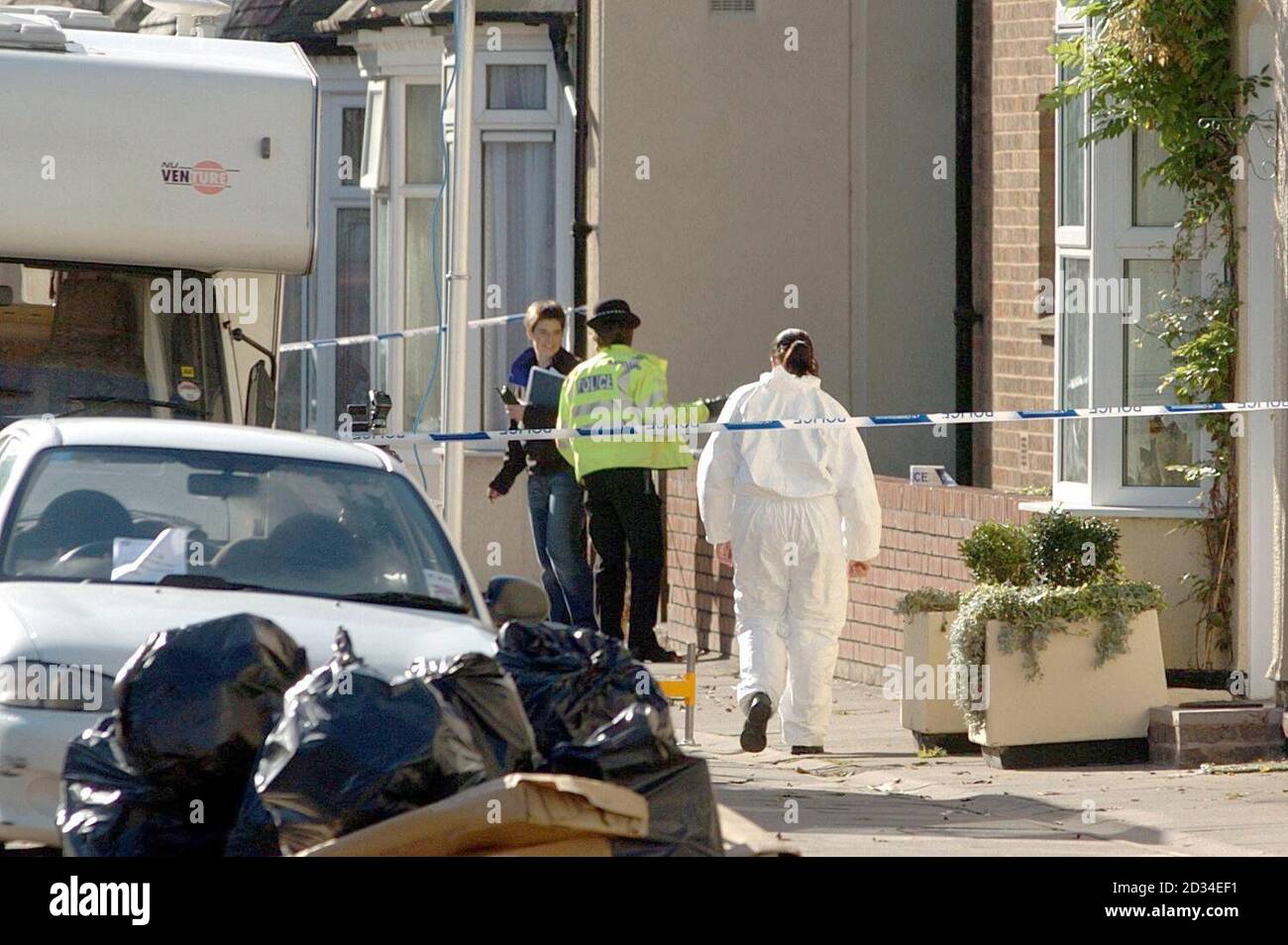 Police personel talk to residents at the scene of a shooting in Whitehall Rd., Bordesley Green, Birmingham today, Thursday 29th September 2005. The 50 year old man who has not been named was pronounced dead at the scene See PA Story POLICE Shot. Press Asociation Photo. Photo credit should read David Jones/PA Stock Photo