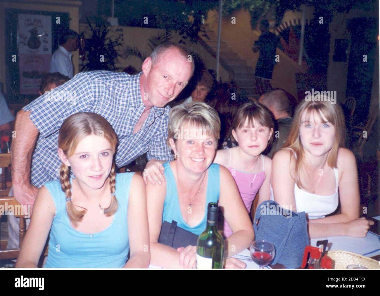 Undated picture of Joanne Nelson (far right) with her family. Joanne was reported missing from the home she shared with ber boyfriend Paul Dyson at Hotham Road North, in Hull, on Valentine's Day. Her body was found in woods near Malton, North Yorkshire, on March 24. Dyson, a 30-year-old machinist pleaded guilty to her murder at Hull Crown Court Monday November 7, 2005. See PA story COURTS Valentine. PRESS ASSOCIATION photo. Photo credit should read: Humberside Police / PA. Stock Photo