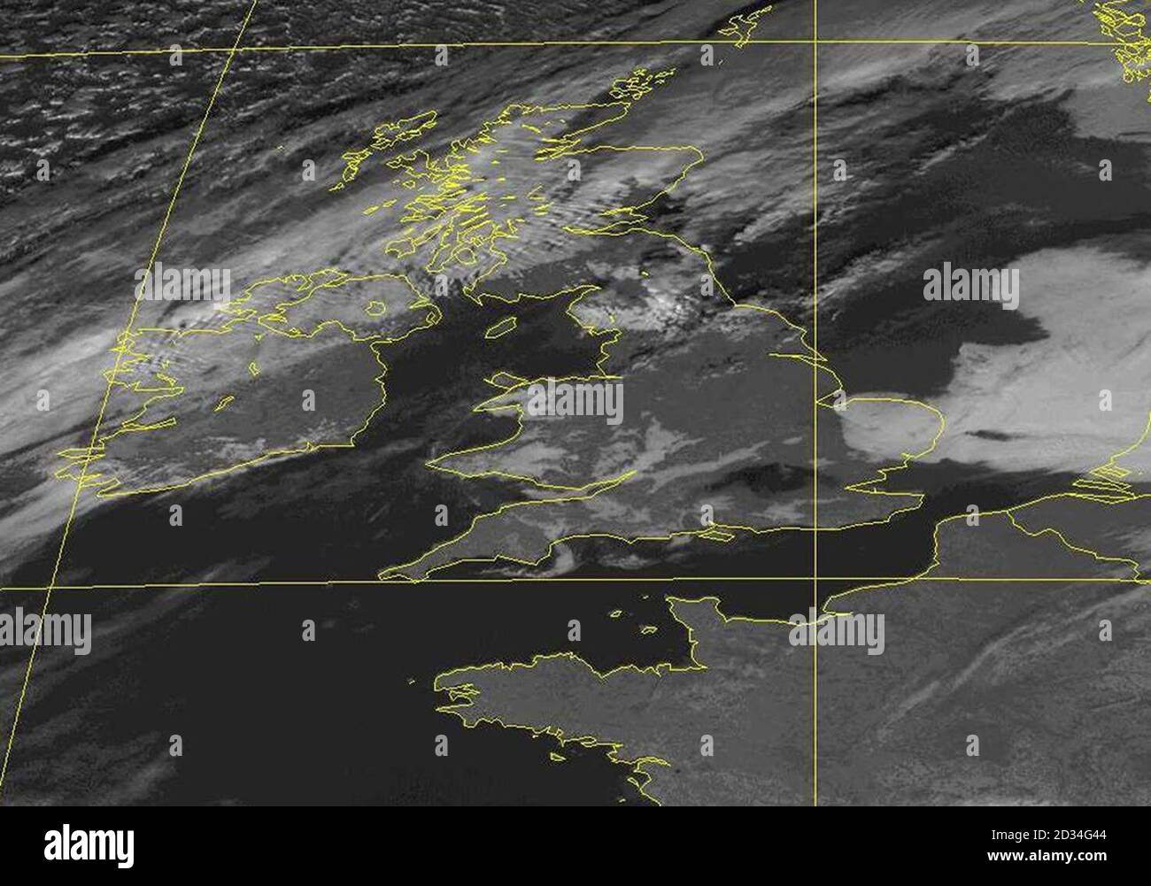 PA WeatherCentre satellite image of the United Kingdom showing smoke over Hemel Hempstead from Buncefield Oil Depot fire where a number of massive explosions happened early Sunday December 11, 2005. Four people were seriously injured when massive explosions ripped through the oil terminal. The force of the blasts could be heard up to 40 miles away as flames shot more than 200 feet into the sky. See PA Story BLAST Explosion. PRESS ASSOCIATION Photo. Photo should read: PA WeatherCentre/PA Stock Photo