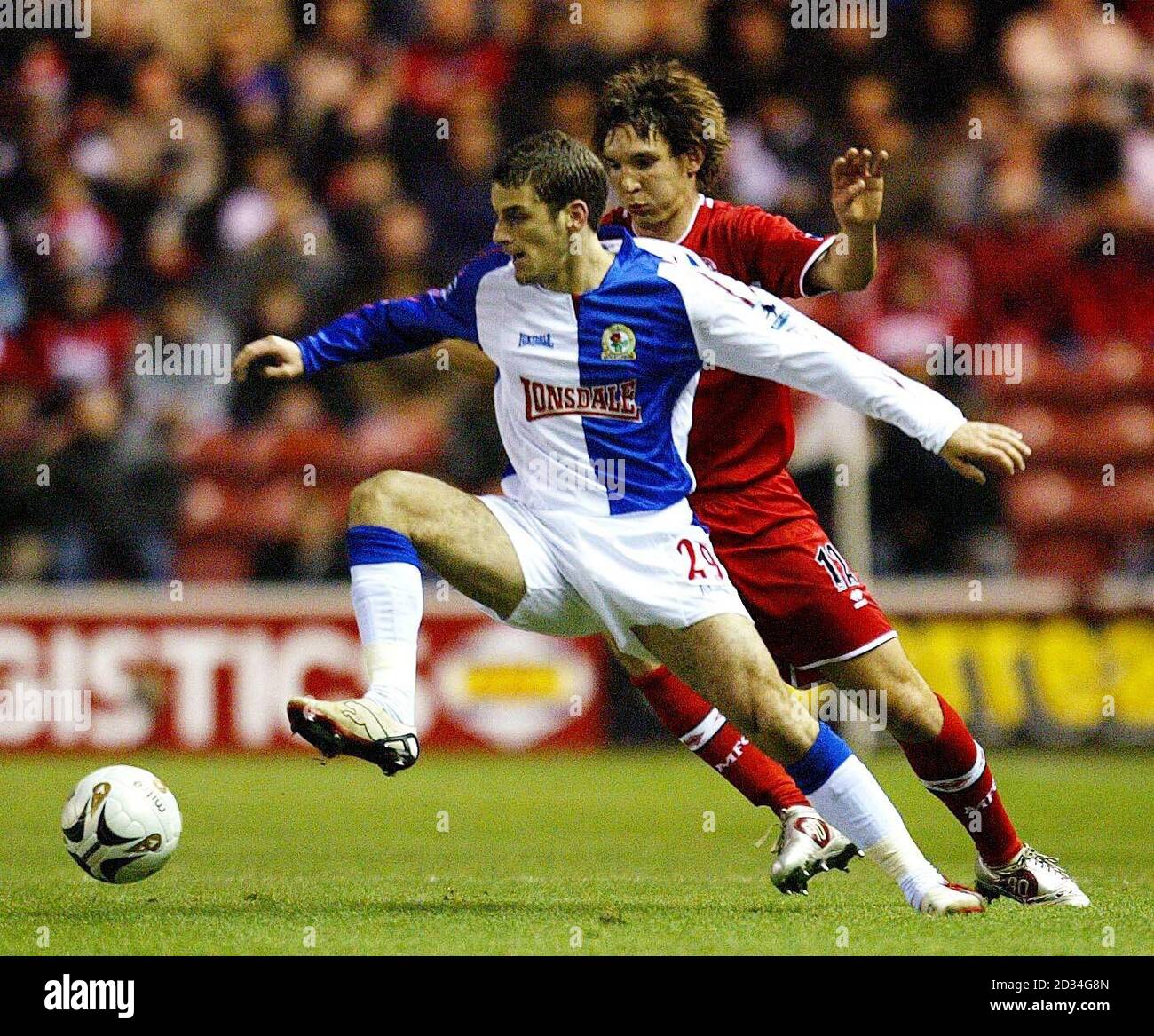 Middlesbrough's Emanual Pogatetz (R) battles with Blackburn Rovers' David Bentley for the ball during the Carling Cup quarter final match at the Riverside Stadium, Middlesbrough, Wednesday December 21, 2005. PRESS ASSOCIATION Photo. Photo credit should read: Owen Humphreys/PA. Stock Photo