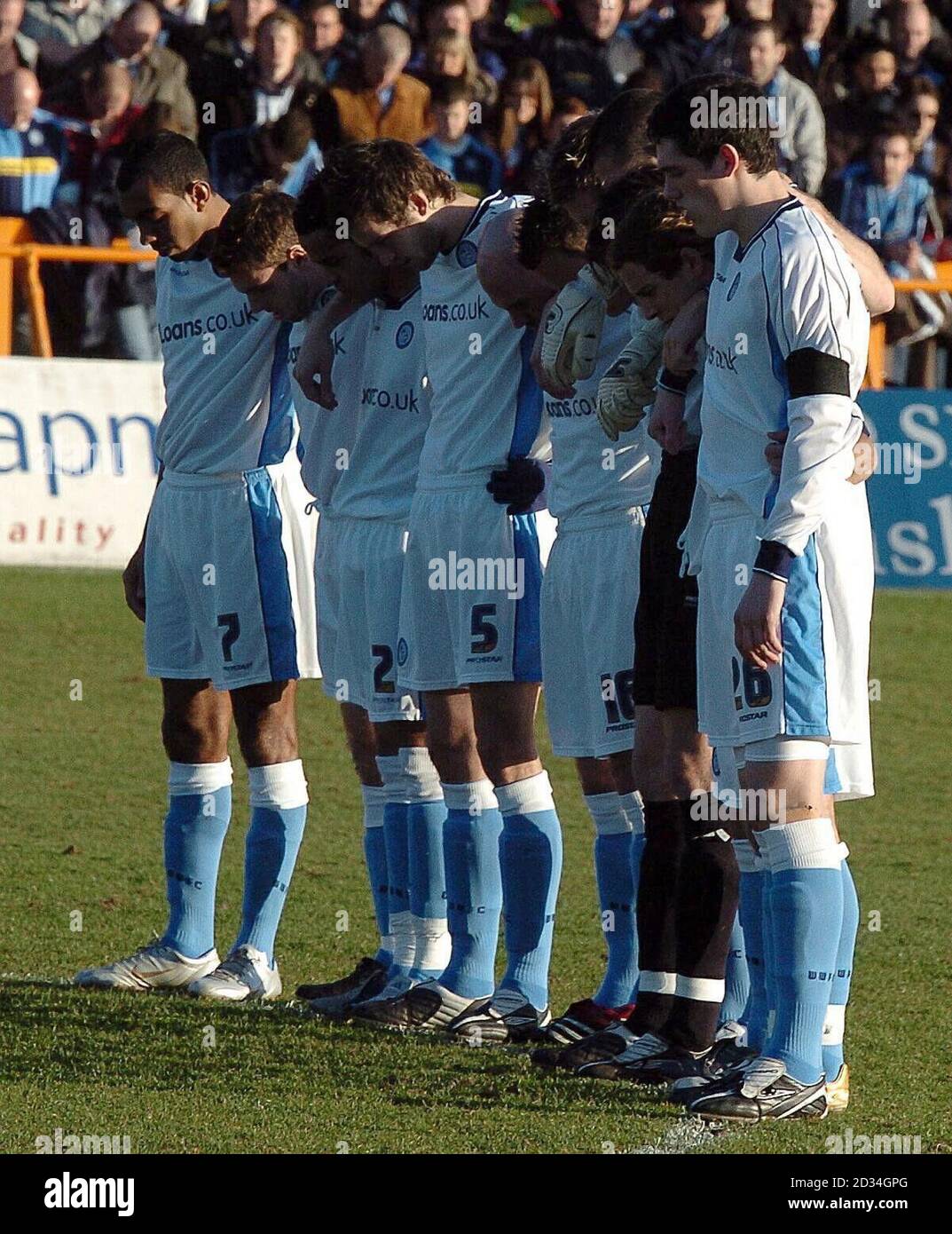 Wycombe Wanderers players stand for a one minutes silence for team-mate Mark Philo who died last week before the Coca-Cola League Two match against Barnet at Underhill Stadium, Barnet, Saturday January 21, 2006. PRESS ASSOCIATION Photo. Photo credit should read: Michael Stephens/PA THIS PICTURE CAN ONLY BE USED WITHIN THE CONTEXT OF AN EDITORIAL FEATURE. NO UNOFFICIAL CLUB WEBSITE USE. Stock Photo